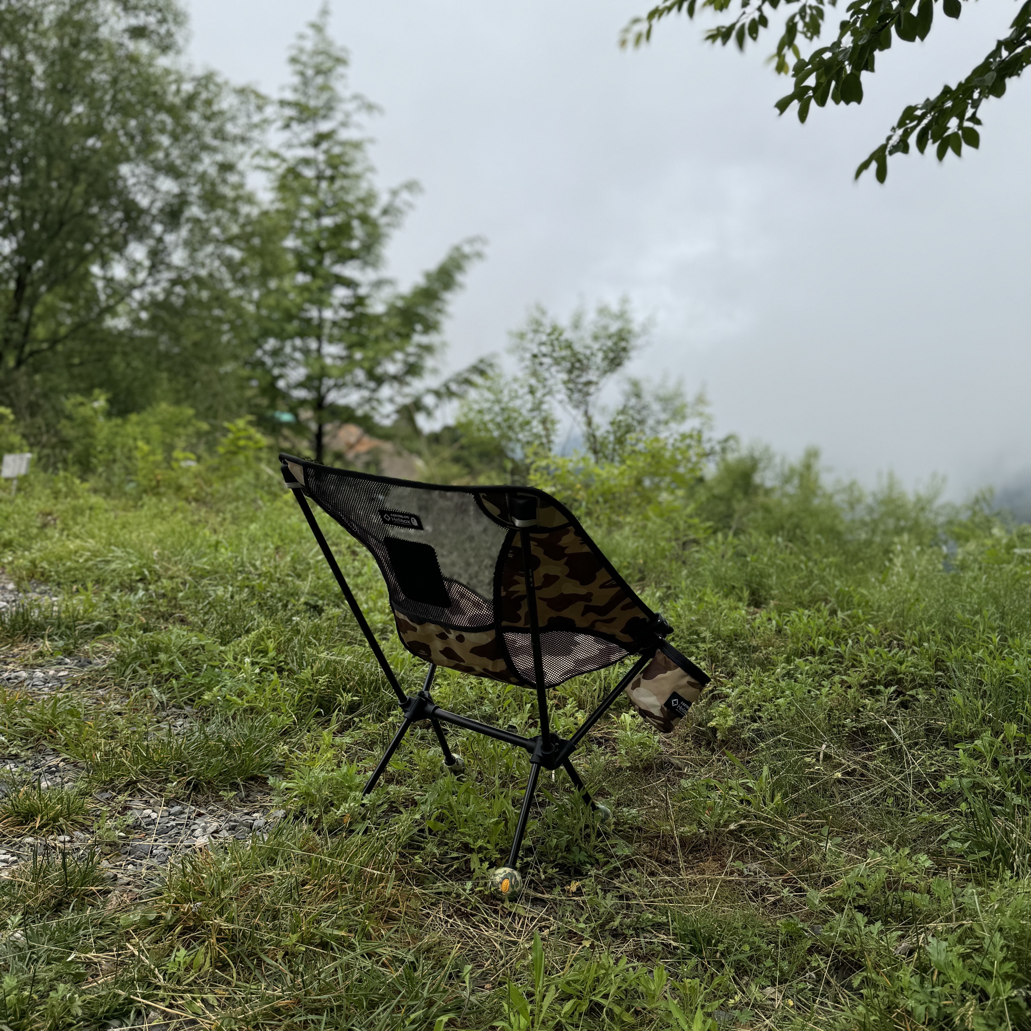 Helinox x BAPE Chair One Bape Camo 착용 스타일 - 4
