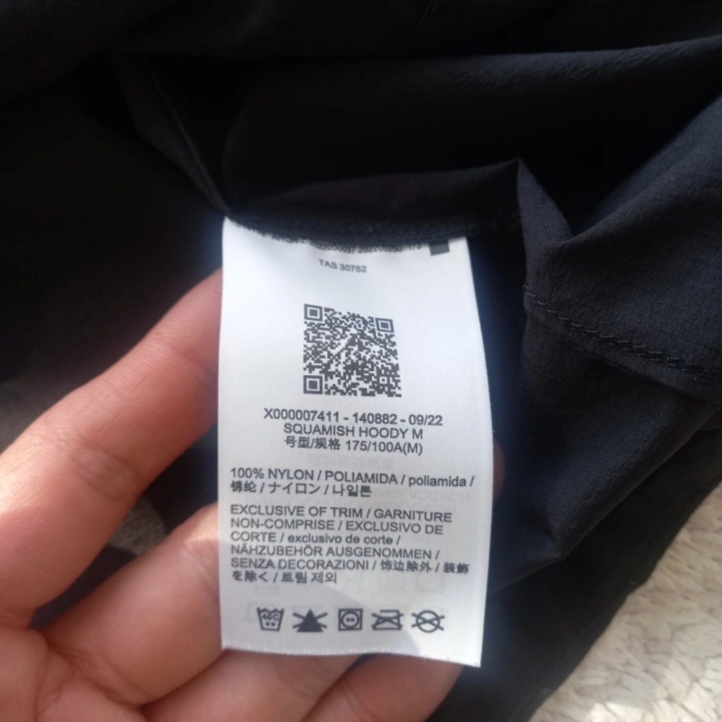 Arc'teryx Squamish Hoody Black 착용 스타일 - 2