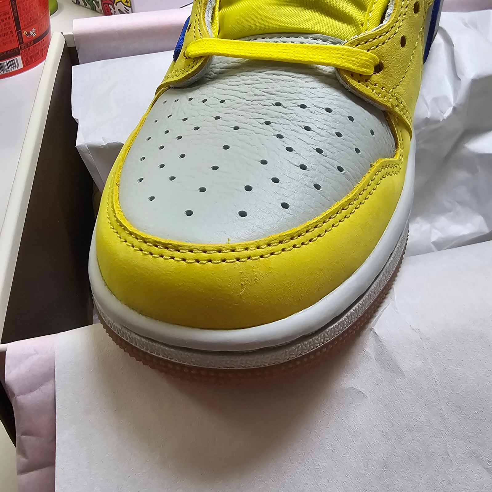 (W) Jordan 1 x Travis Scott Retro Low OG SP Canary 착용 스타일 - 3