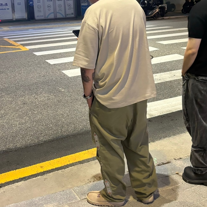 Kapital Sulfurized Herringbone Easy Baker Pants Studs Remake Khaki, Reebok x Needles Beatnik Beige 착용 스타일 - 2