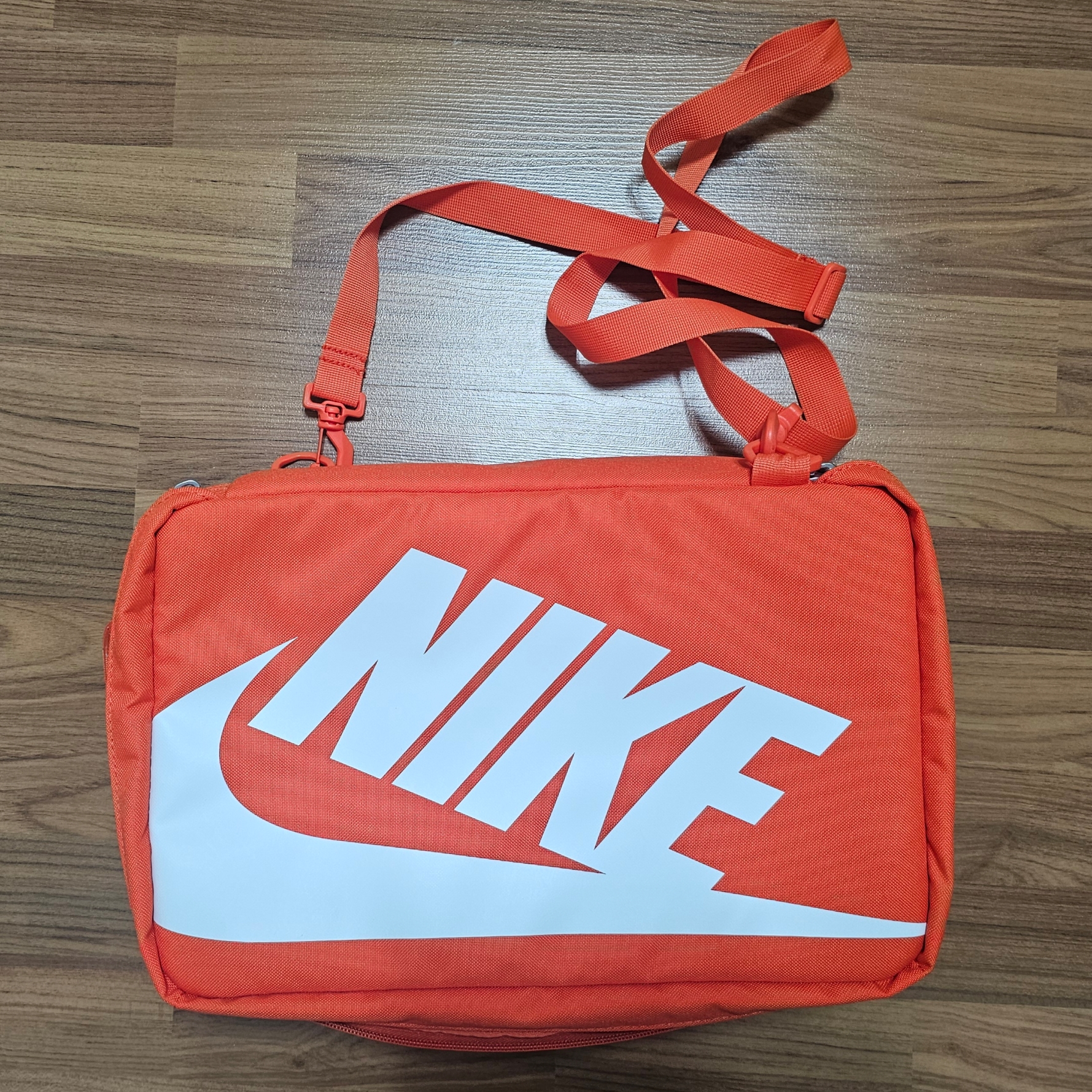 Nike Shoebox Bag 12L Orange White 착용 스타일