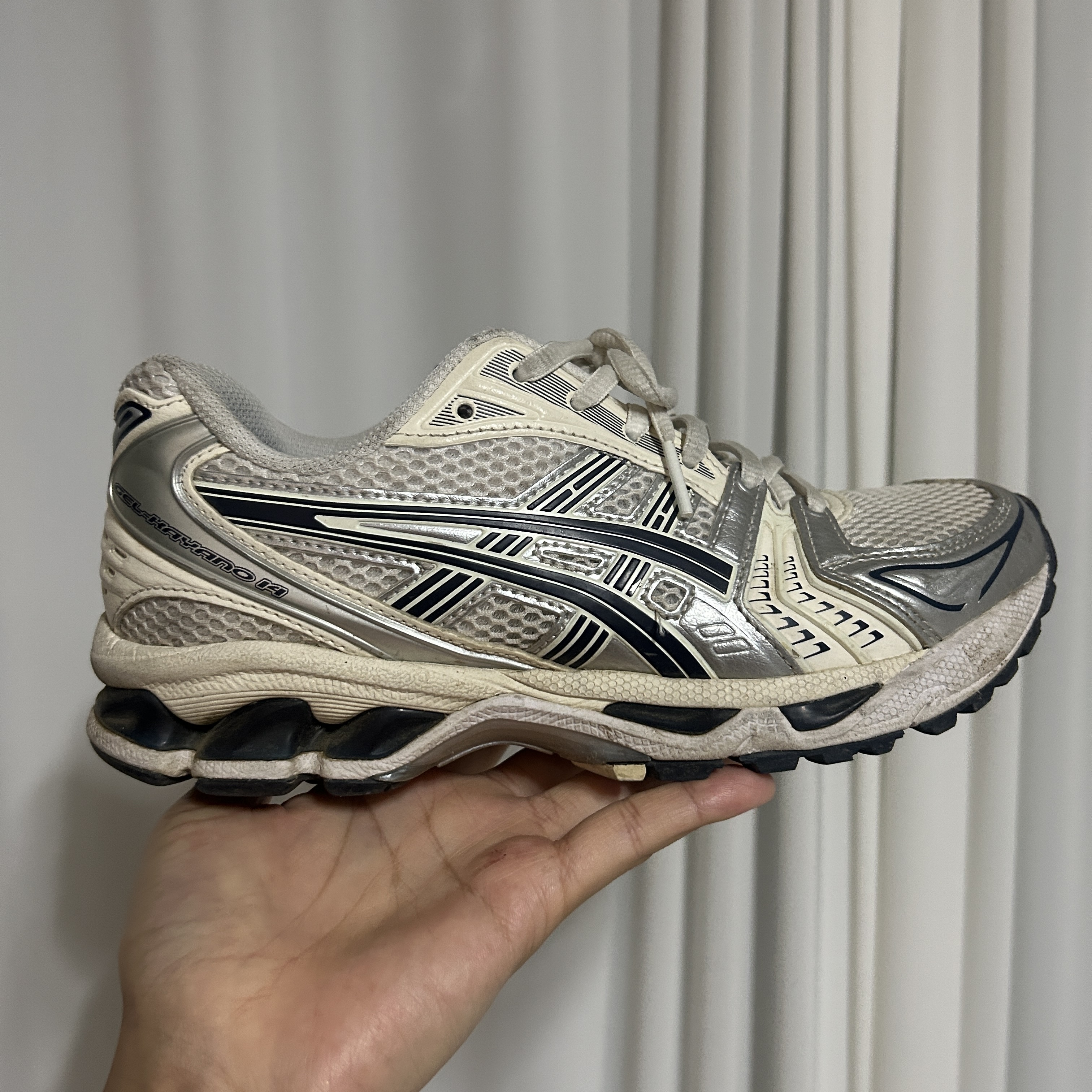 (W) Asics Gel-Kayano 14 White Midnight 착용 스타일