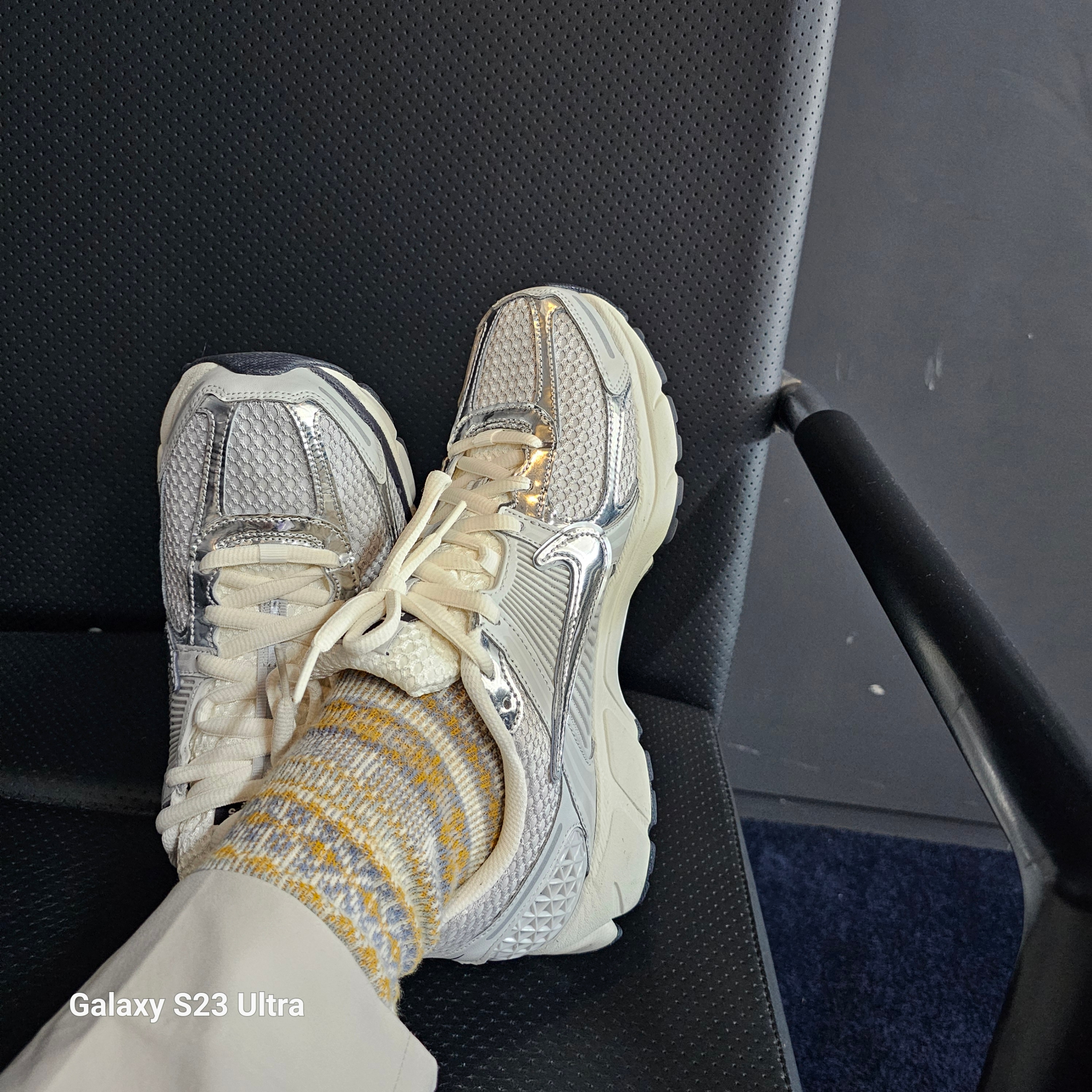 Nike Zoom Vomero 5 Photon Dust Gridiron 착용 스타일