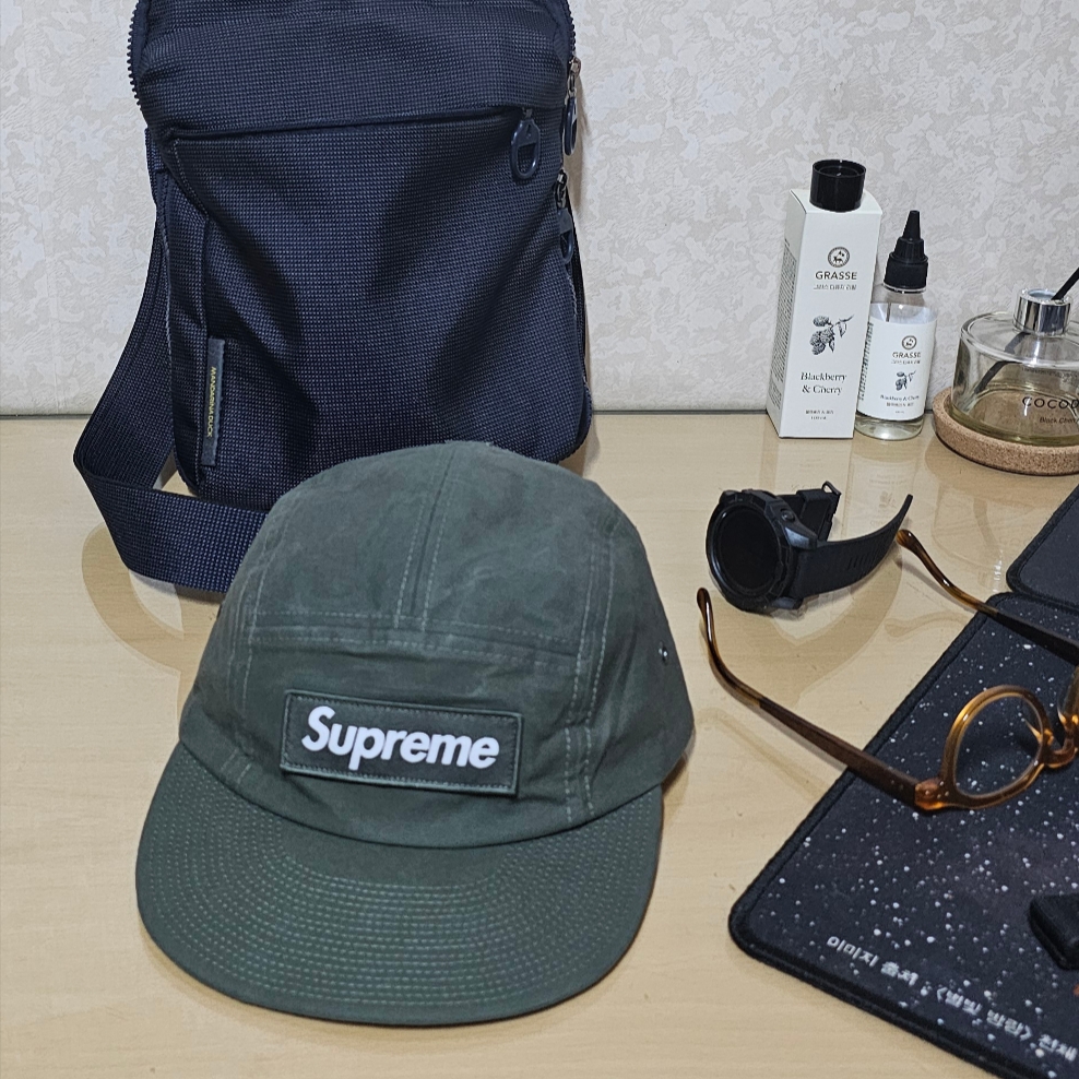 Supreme Waxed Cotton Camp Cap Olive - 23FW 착용 스타일