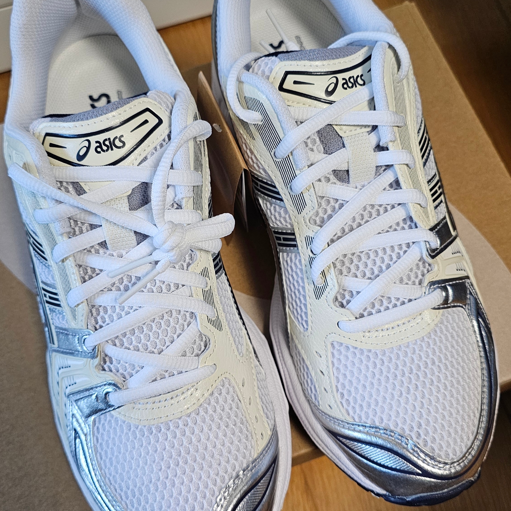 (W) Asics Gel-Kayano 14 White Midnight 착용 스타일