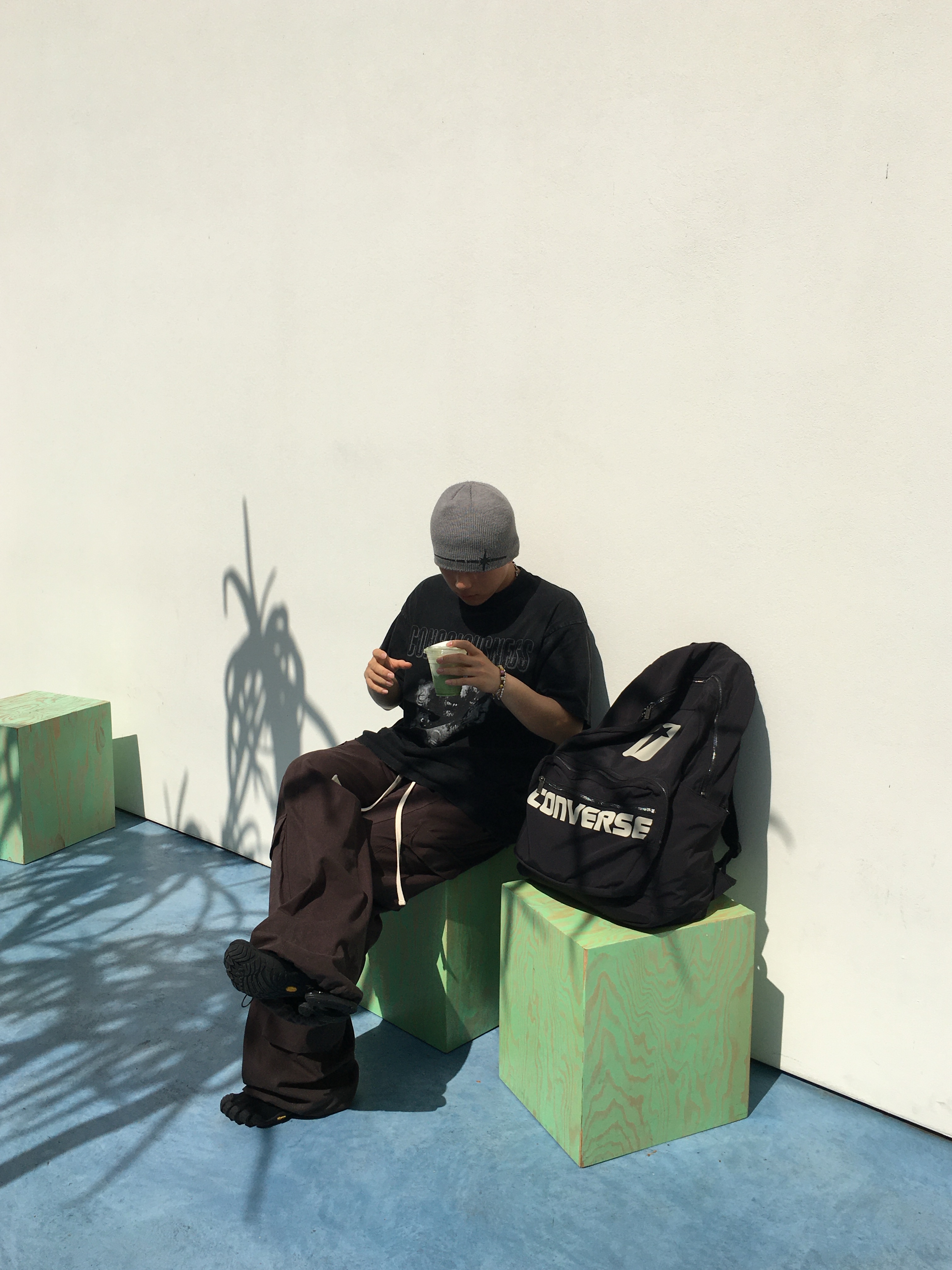 Balenciaga Toe Lace-Up Vibram Sneakers Black, Converse x Drkshdw Oversized Backpack Black 착용 스타일 - 1