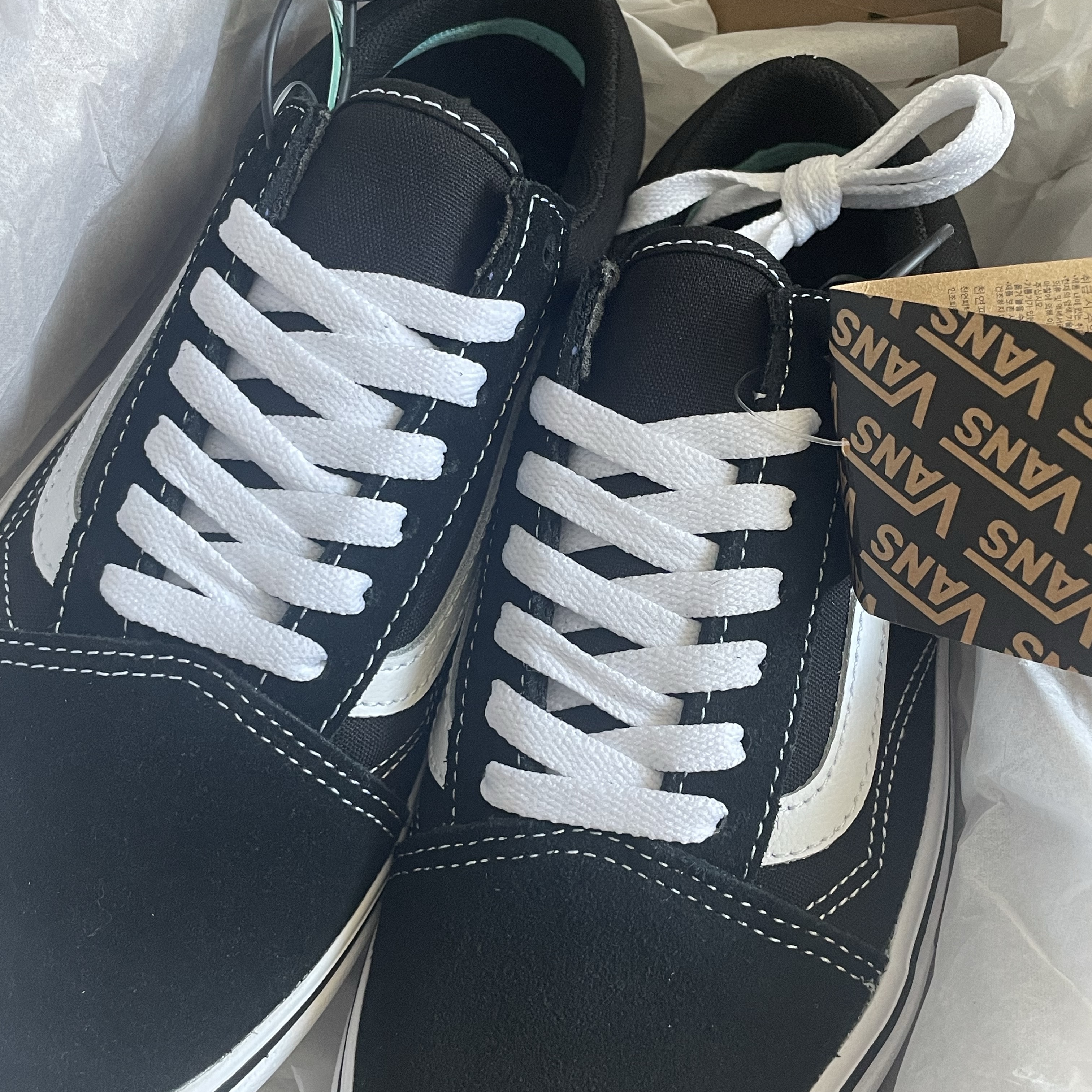 Vans ComfyCush Old Skool Black True white 착용 스타일