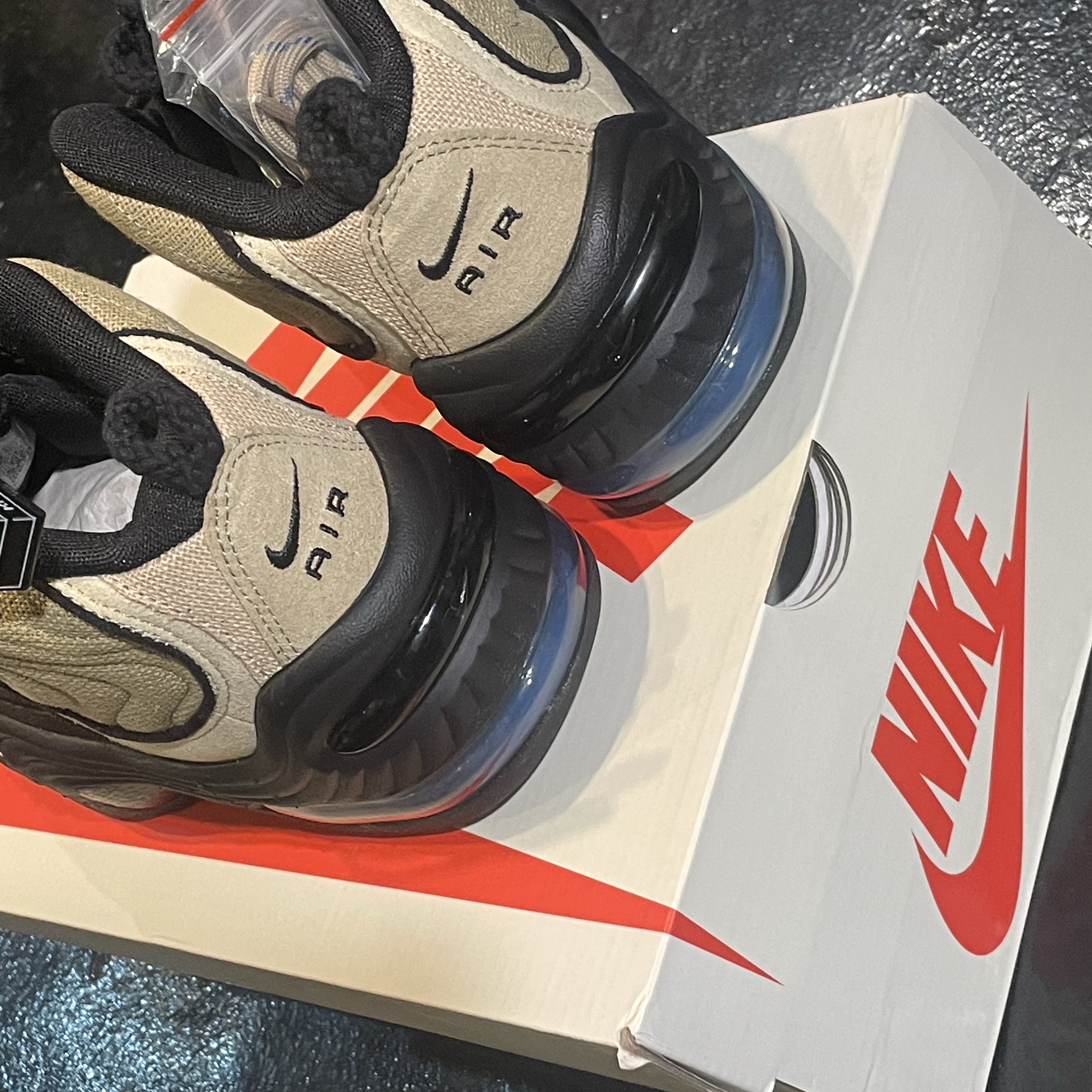Nike x Stussy Air Penny II Rattan and Limestone 착용 스타일 - 3