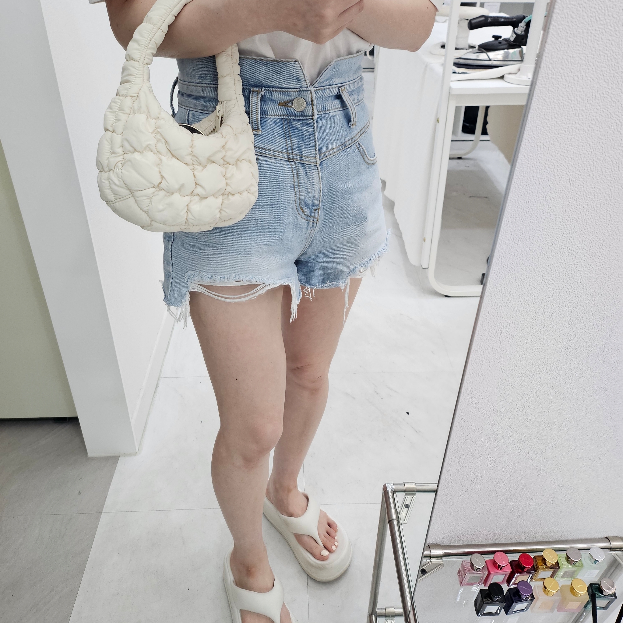 COS Quilted Micro Bag Off White 착용 스타일