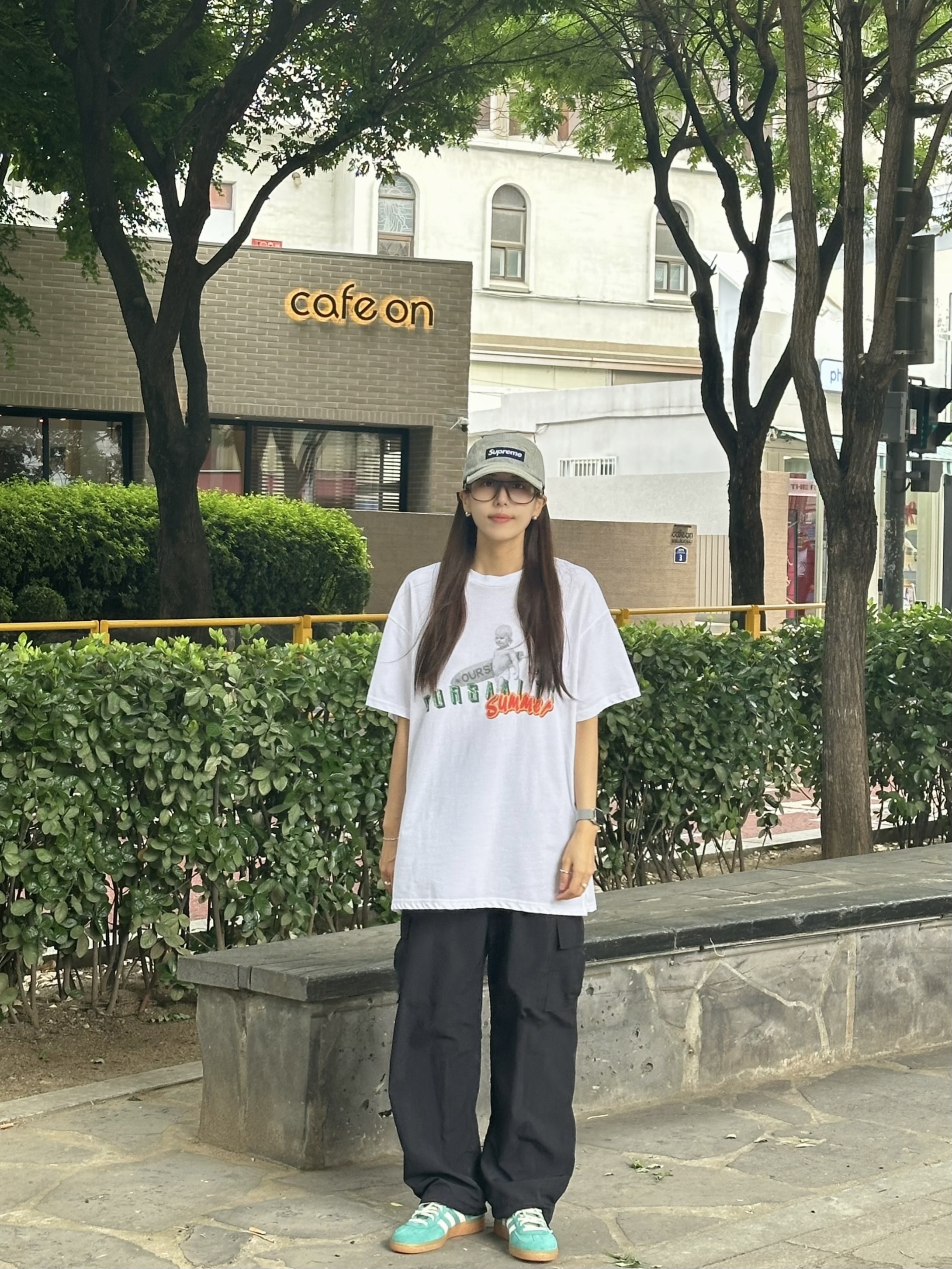 Supreme Denim Camp Cap Dirty Indigo - 23SS, Adidas x Sporty & Rich Spezial Handball Pantone Core White 착용 스타일 - 2