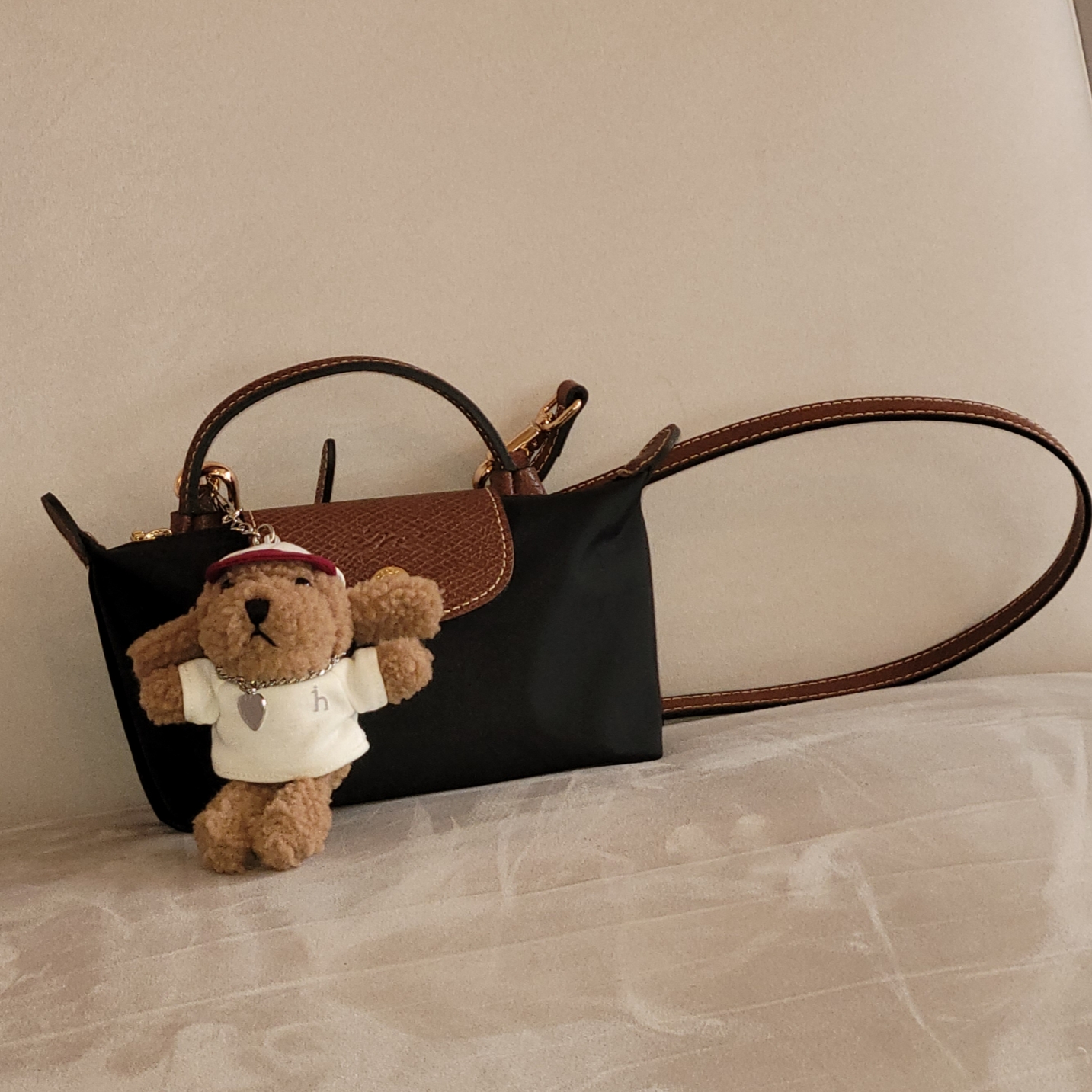 Stussy Basic Stussy T-Shirt White 2024, 2025, Longchamp Le Pliage Original Handle Pouch Black 착용 스타일 - 2