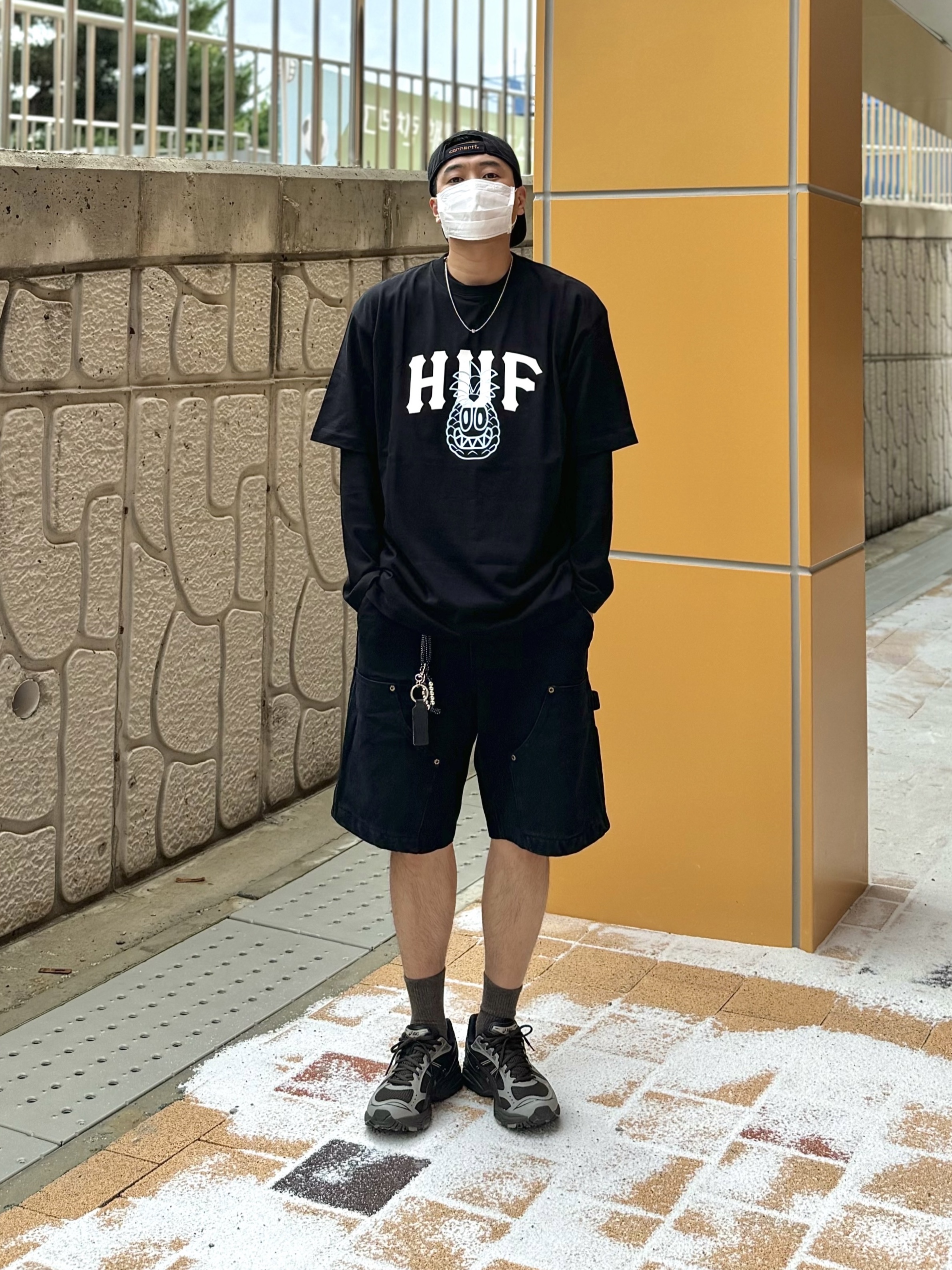HUF x Reddy Pinnacle T-Shirt Black, Carhartt Canvas Cap Black 착용 스타일 - 1