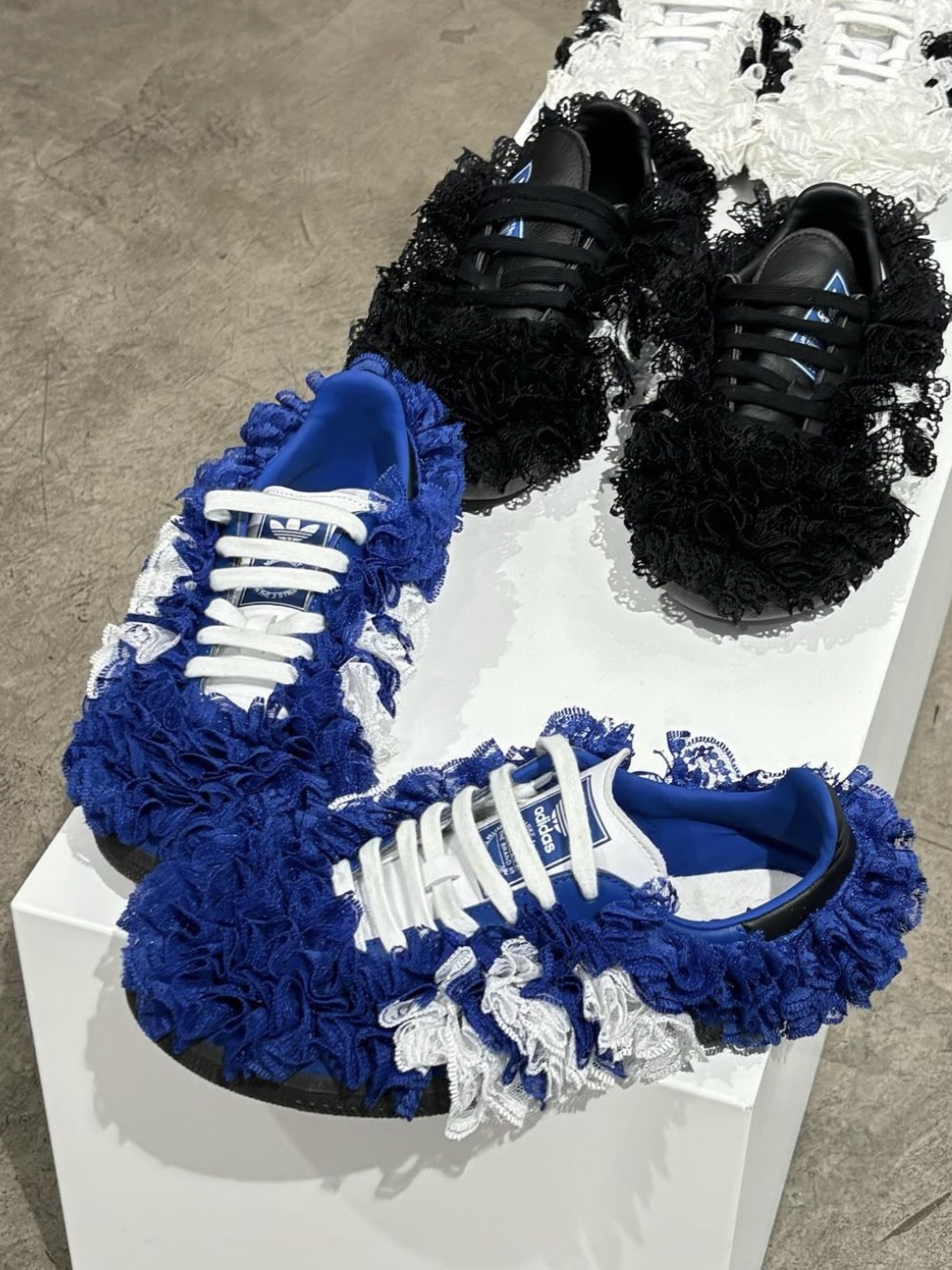Caroline Hu x Adidas Women Samba Lace Blue - 24FW, Caroline Hu x Adidas Women Samba Lace Black - 24FW 착용 스타일