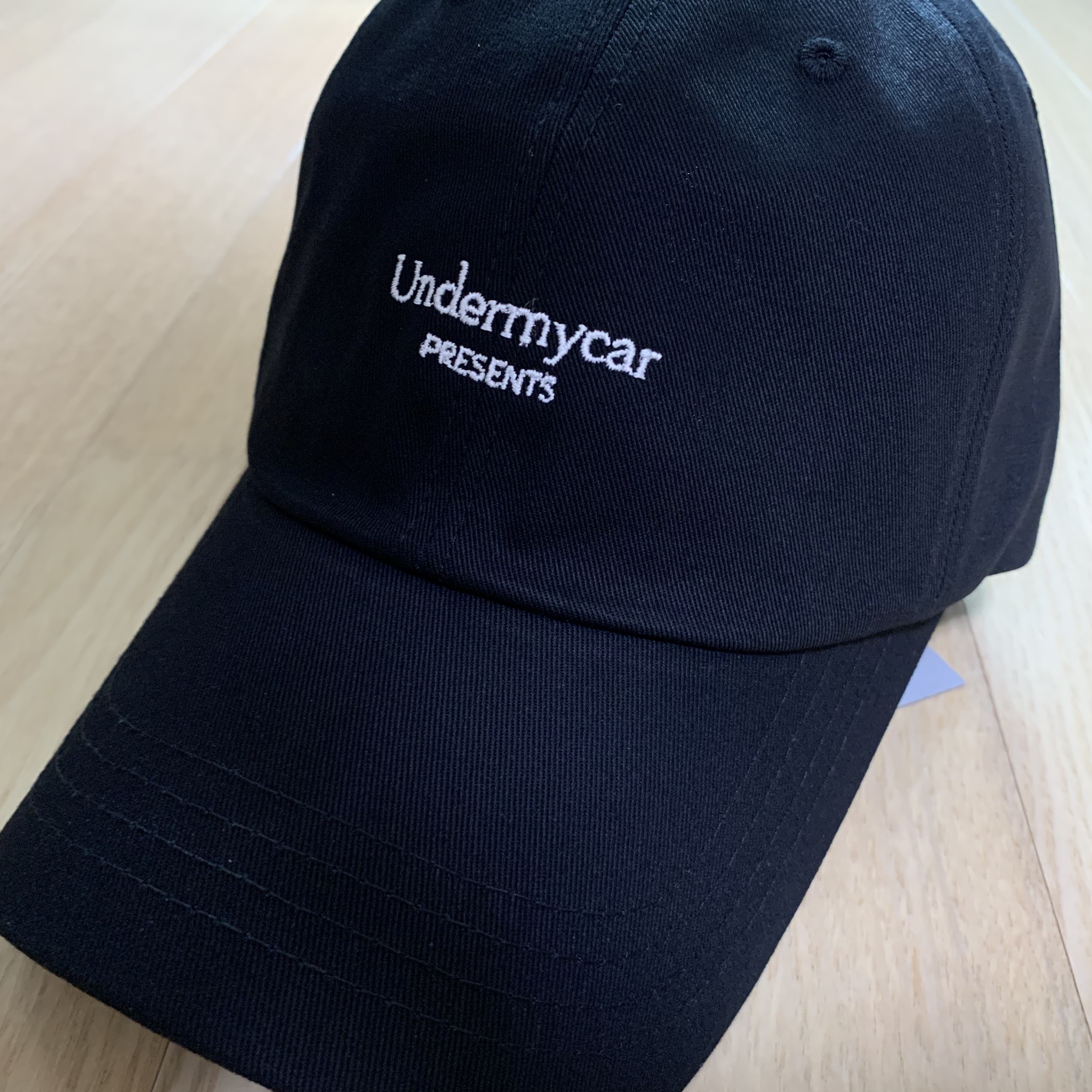 Undermycar Mu.17 Anti Fxxking Logo Play Basic Ball Cap Black / White 착용 스타일