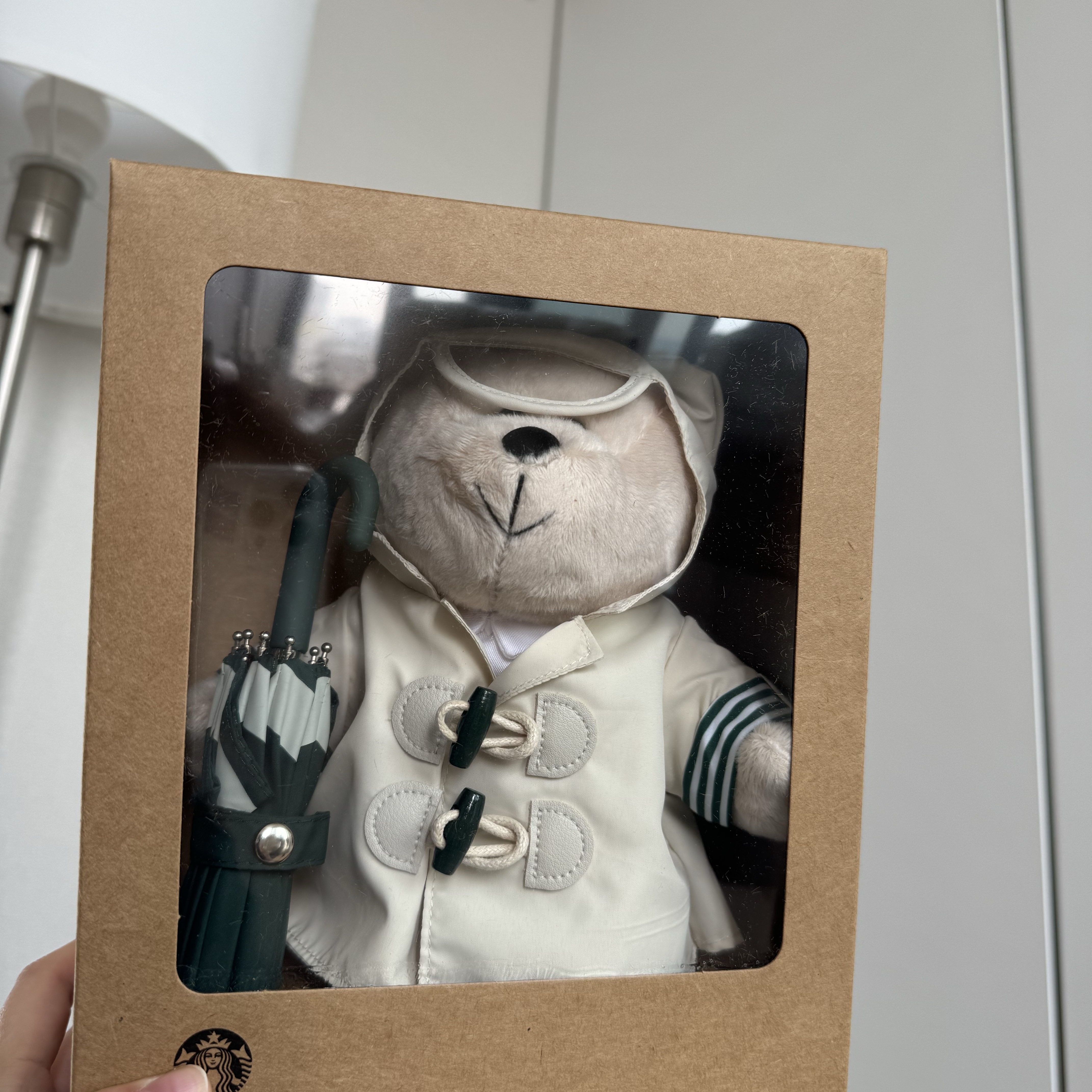 Starbucks x Hunter Rainy Bearista Doll Cream 착용 스타일 - 1