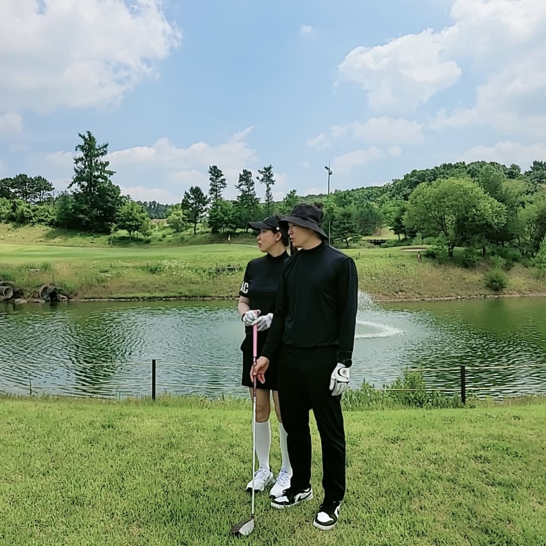 Jordan 1 Low Golf Black White and Volt 착용 스타일