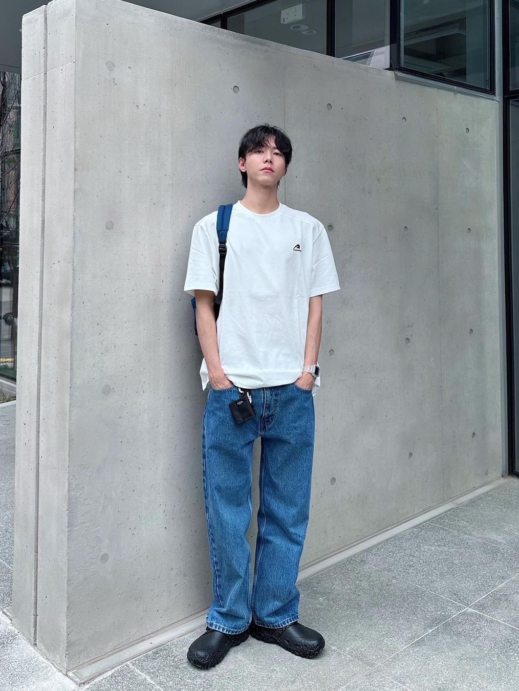 Ryul+Wai: Denim Wide One Tuck Pants D Blue 착용 스타일 - 2