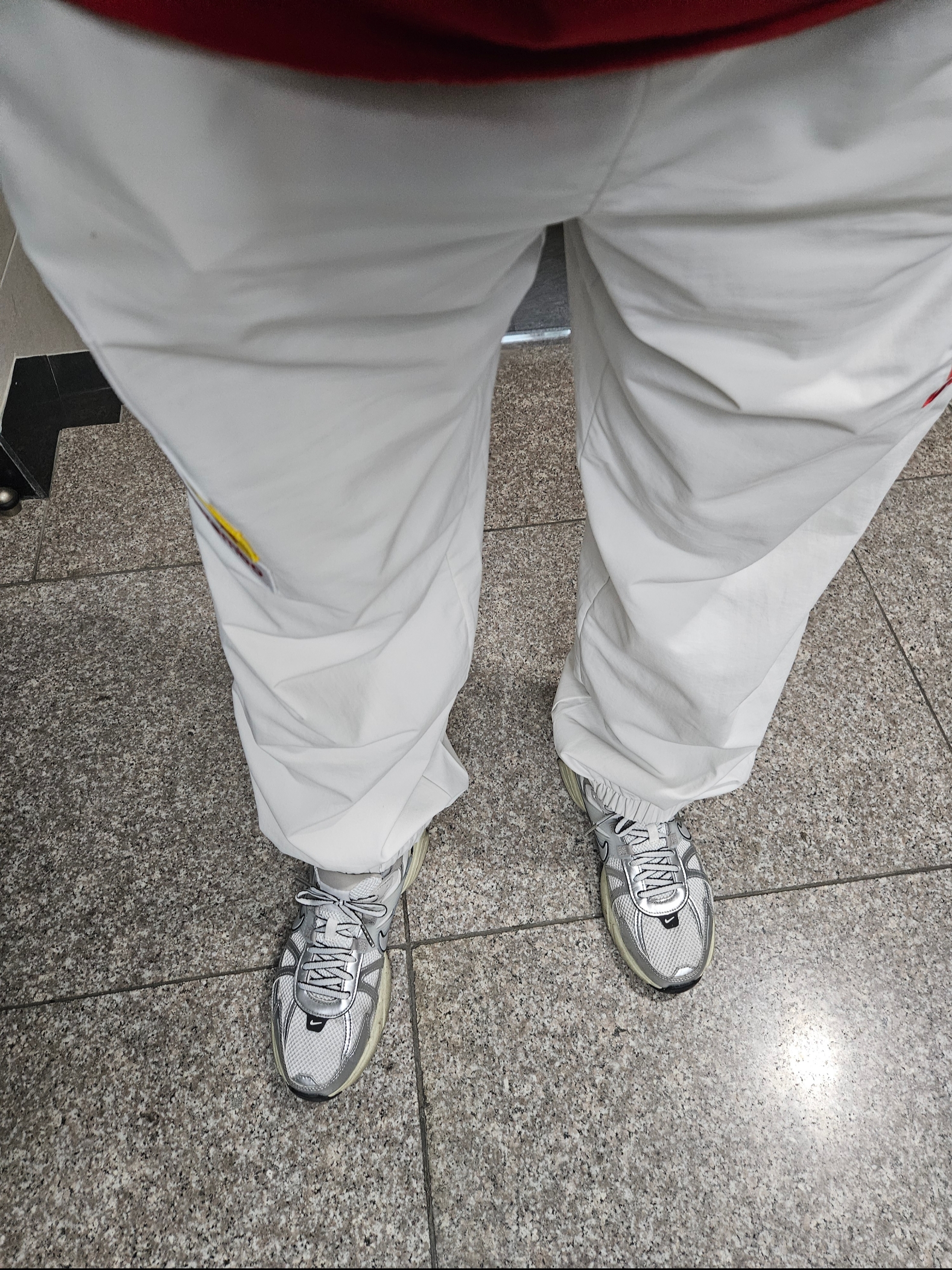 Supreme x Ducati Track Pants Light Grey - 24SS 착용 스타일 - 4