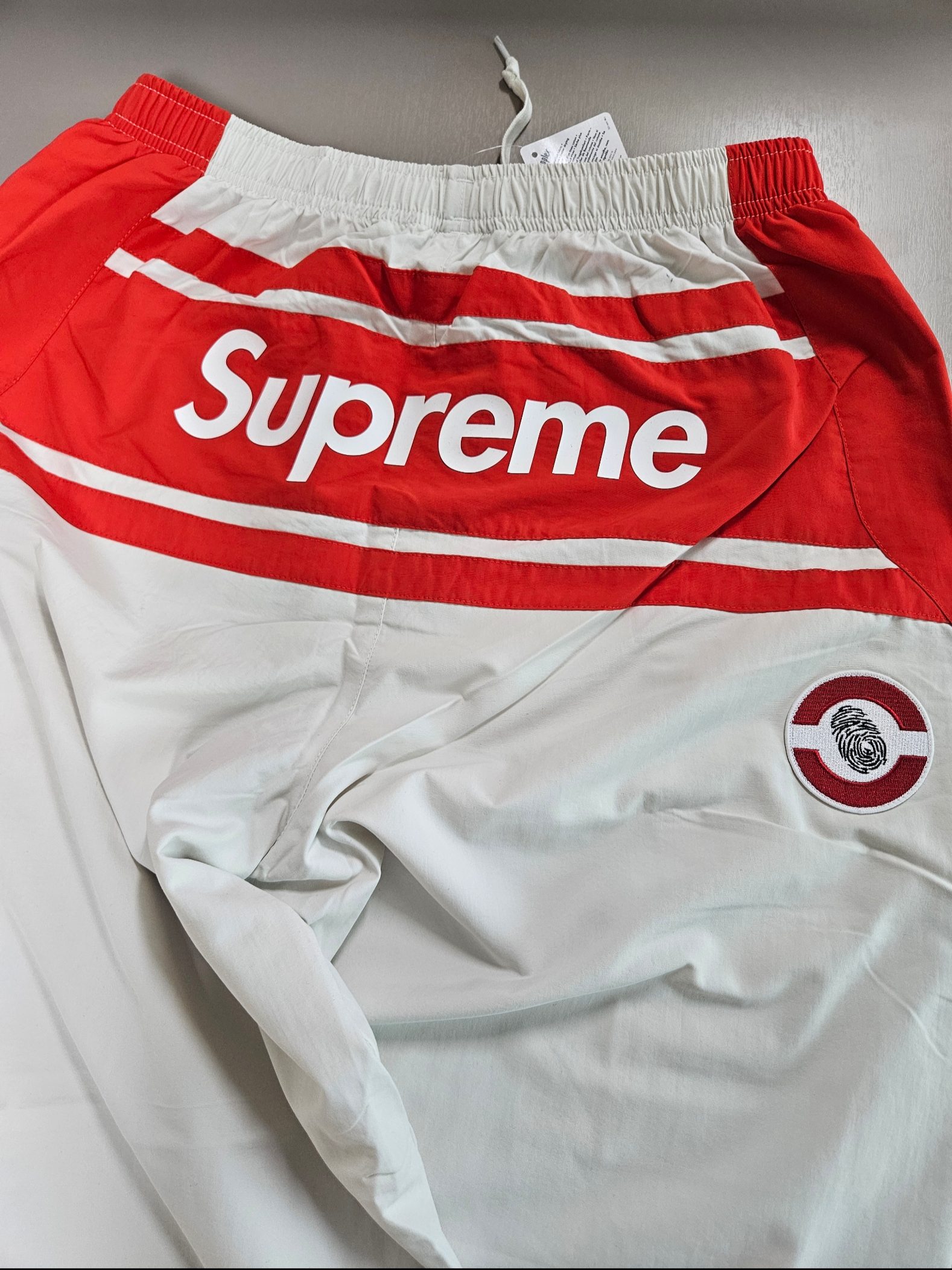 Supreme x Ducati Track Pants Light Grey - 24SS, Supreme x Ducati Logos T-Shirt Red - 24SS 착용 스타일 - 2