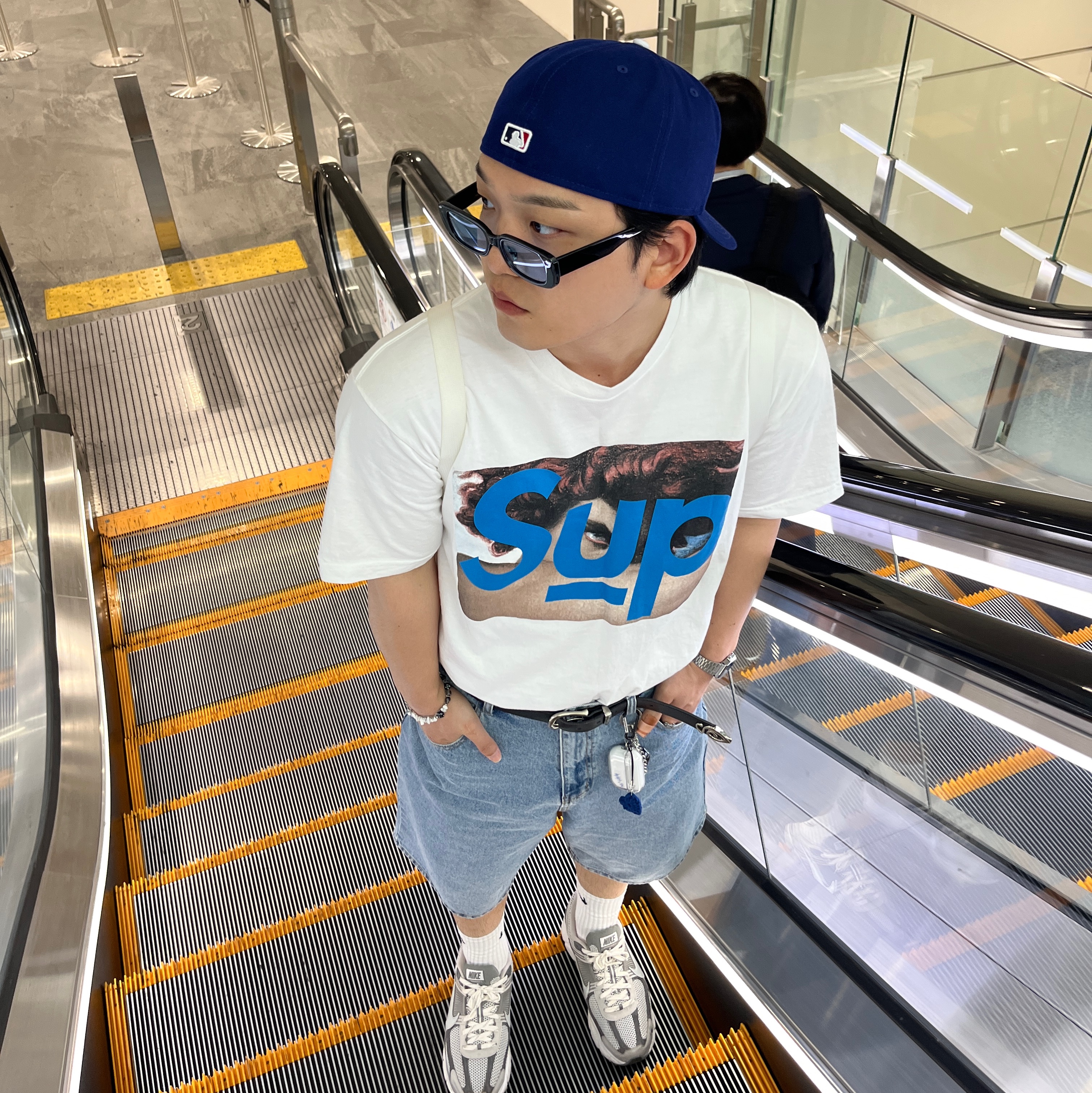 Supreme x Undercover Face T-Shirt White - 23SS, Nike Zoom Vomero 5 PRM Light Iron Ore and Flat Fewter 착용 스타일 - 2
