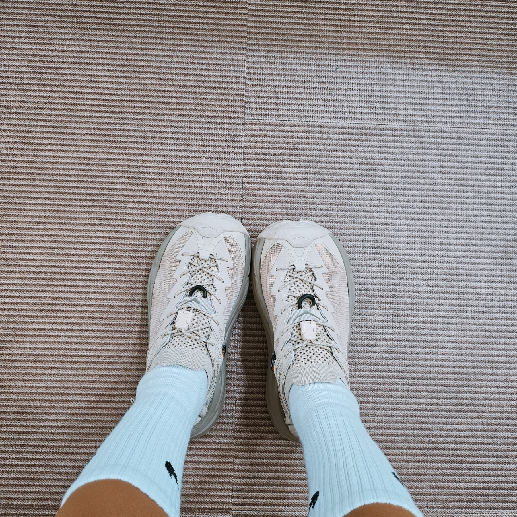 (W) Hoka Hopara 2 Shifting Sand 착용 스타일