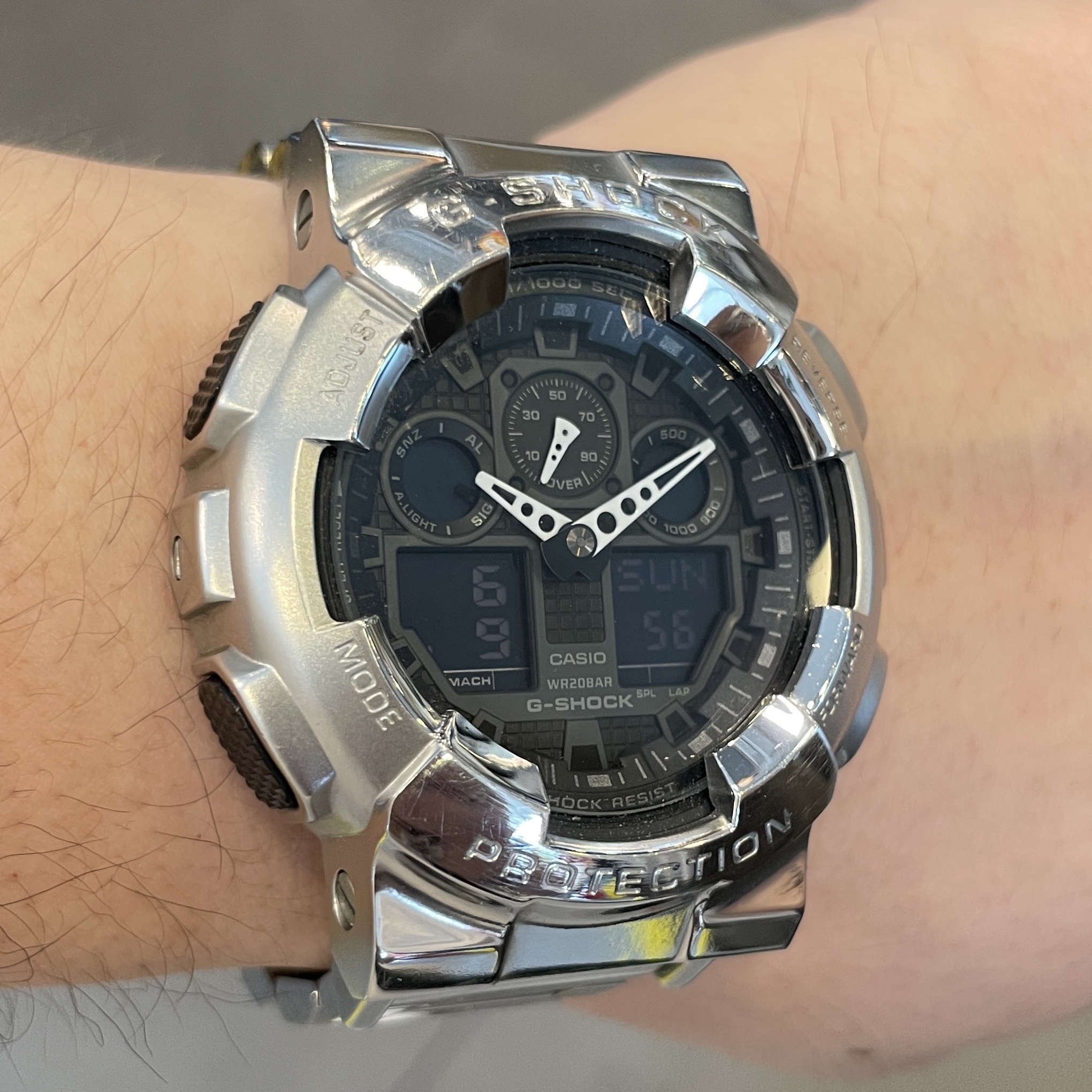 Casio G-Shock x Dragon Ball Z GA-110JDB-1A4 착용 스타일