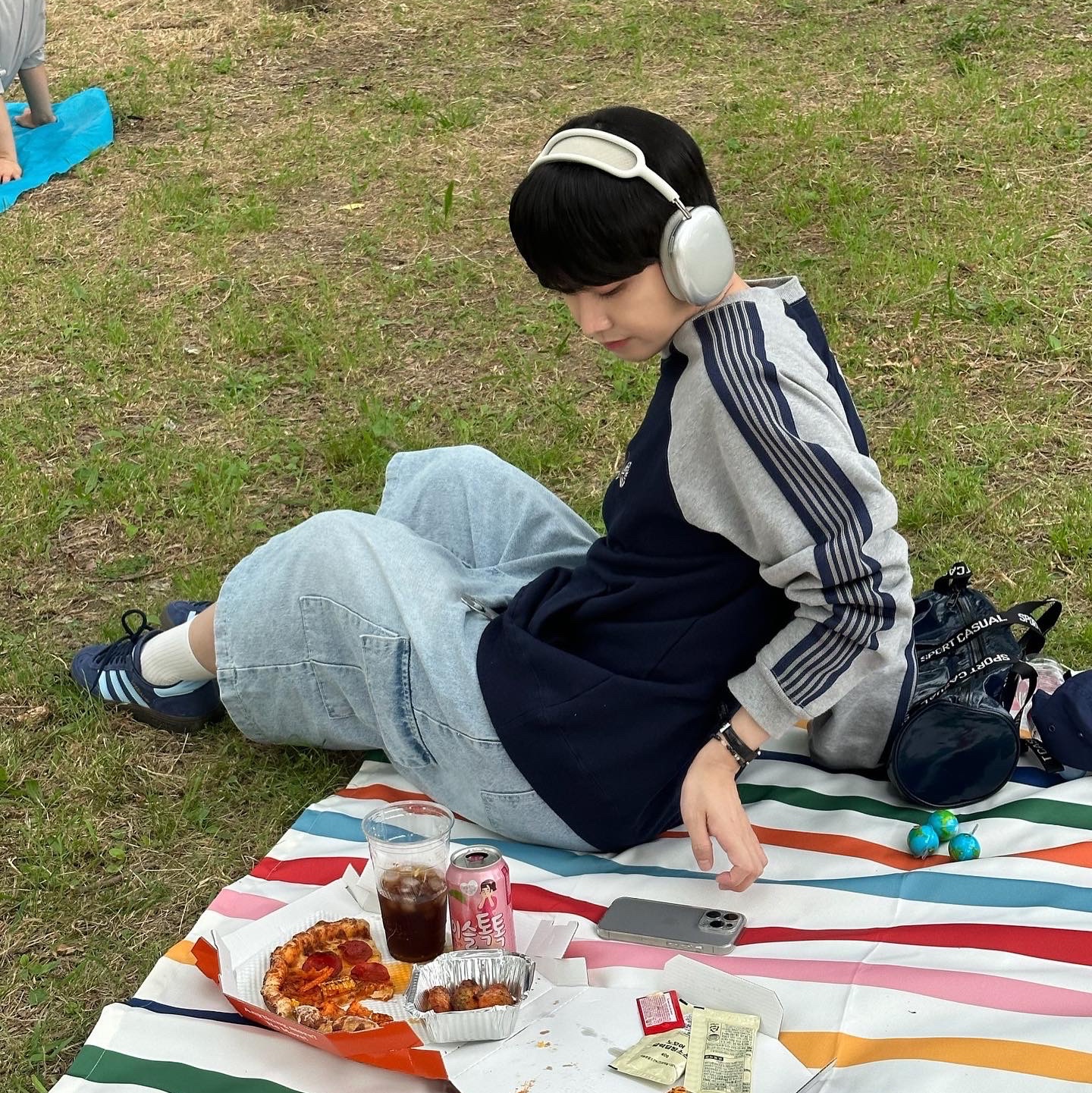 Apple AirPods Max Lightning Silver (Korean Ver.), Adidas Spezial Handball Collegiate Navy 착용 스타일 - 1