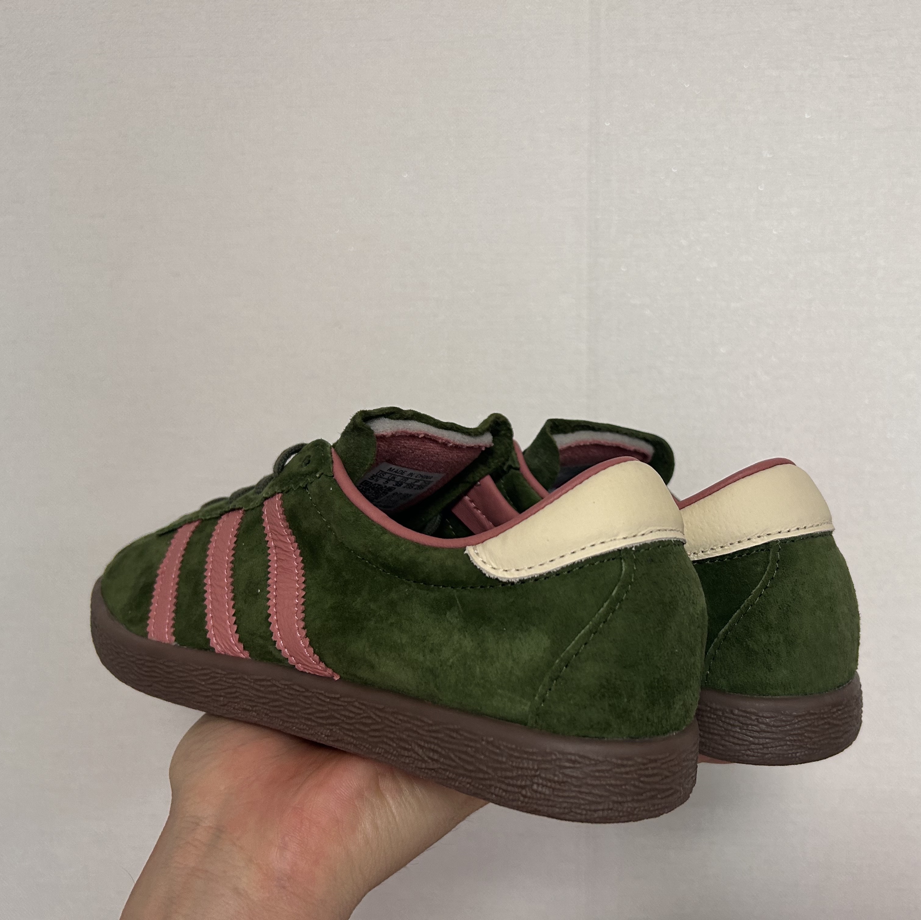 Adidas x END. Tobacco Flyfishing Wild Pine Gum 착용 스타일 - 2
