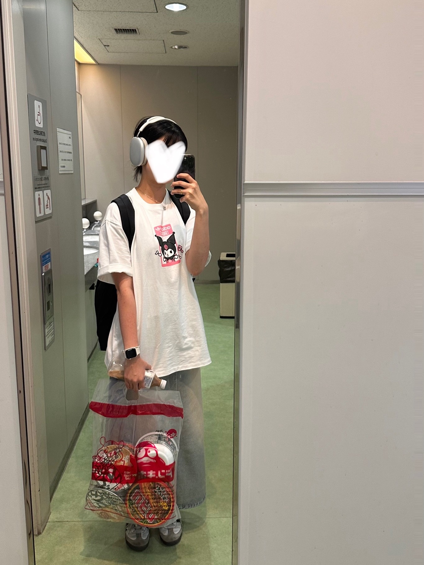 (W) Adidas x Hello Kitty Kuromi Graphic Oversized T-Shirt White - KR Sizing 착용 스타일