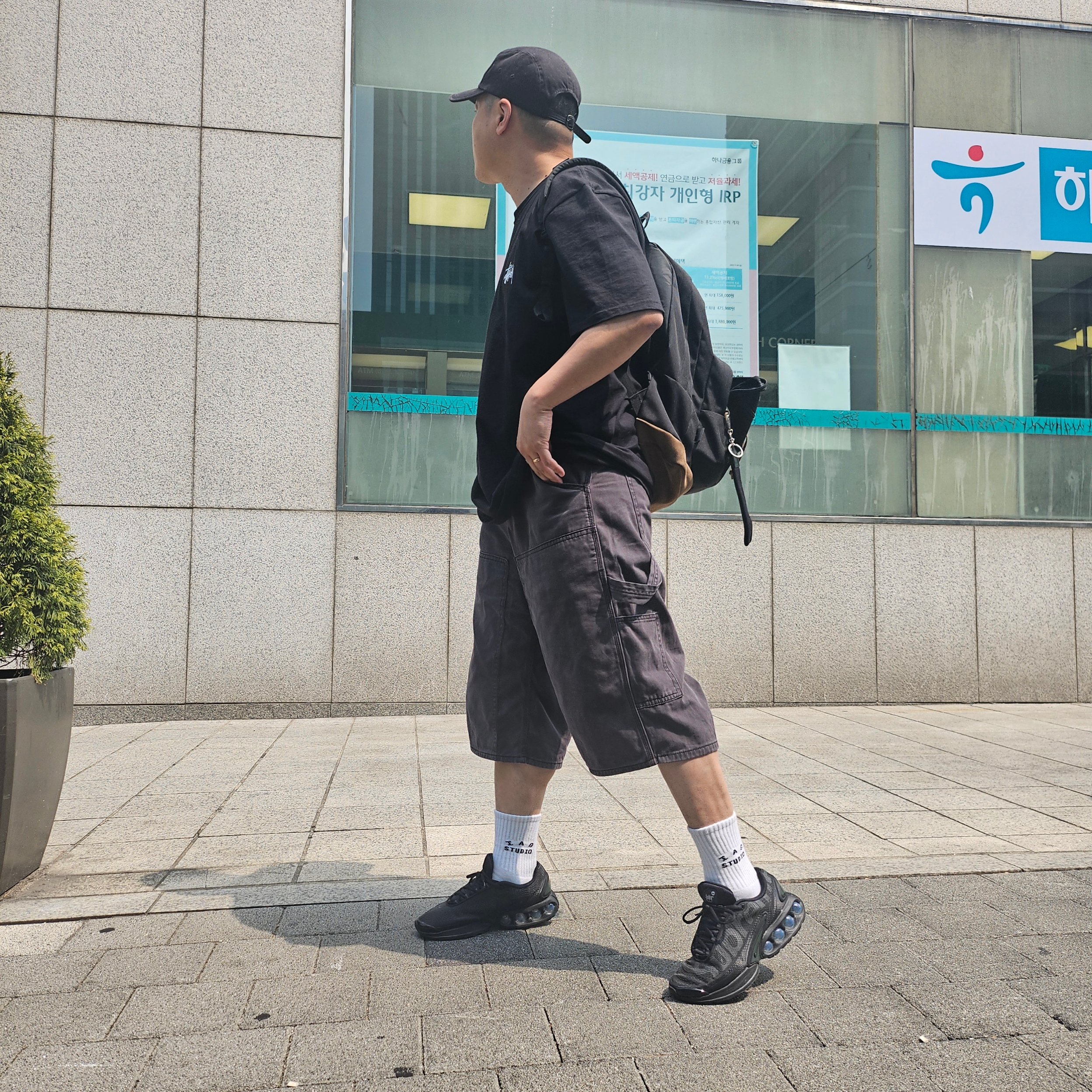Nike x Supreme Air Max DN SP Black Galactic Jade, Stussy Basic Stussy T-Shirt Black 2023 착용 스타일 - 2