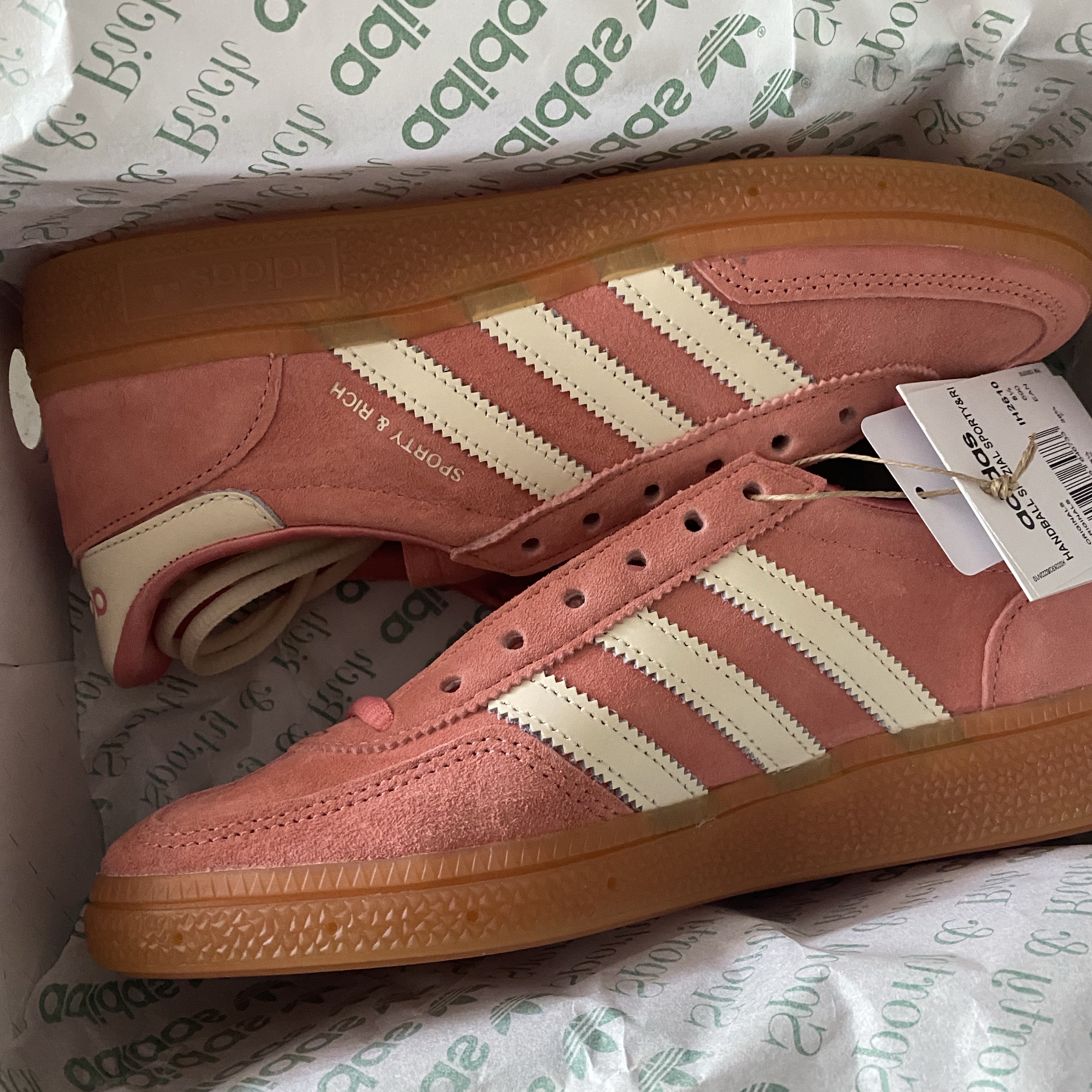 Adidas x Sporty & Rich Spezial Handball Pantone Cream White 착용 스타일