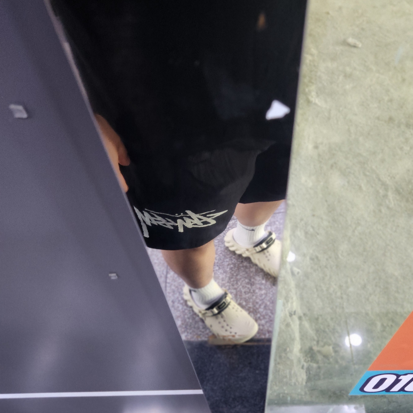 Crocs Echo Clog Bone Black, Nike x Stussy Water Shorts Off Noir 착용 스타일
