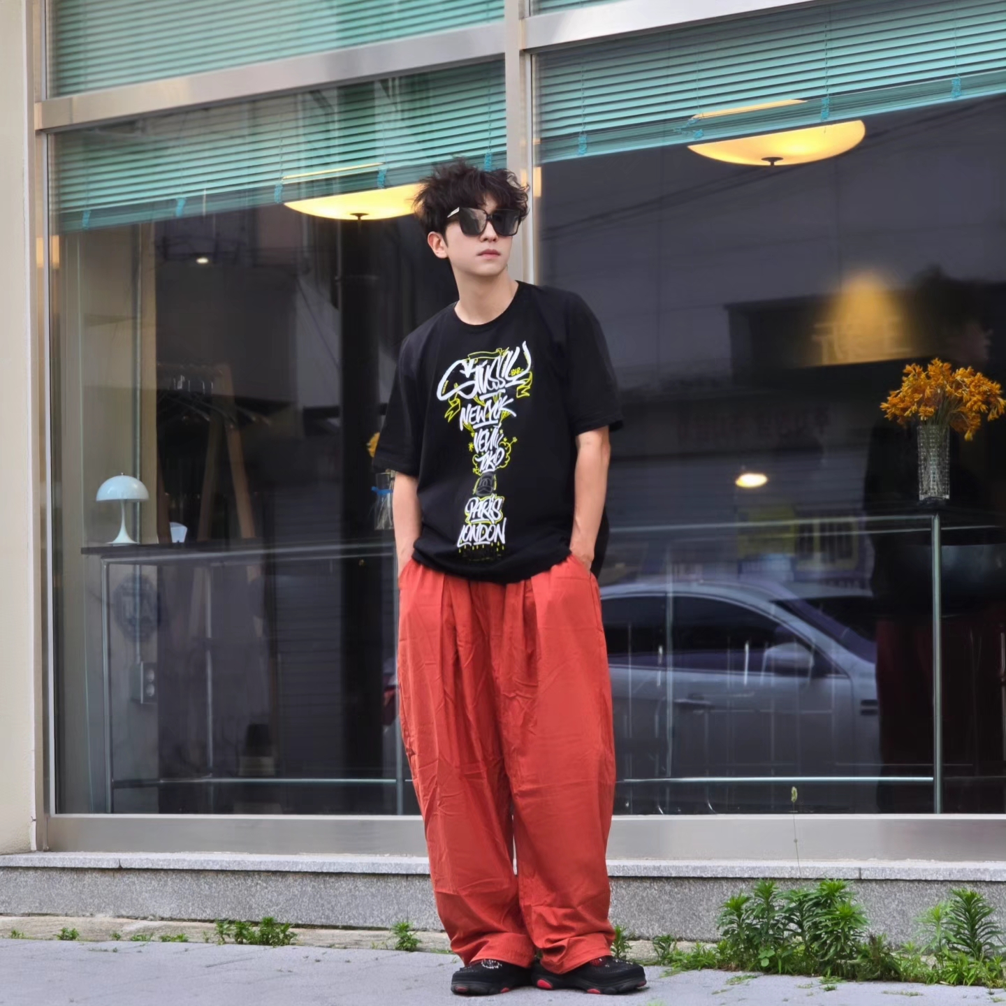 Stussy x Born X Raised Handstyles T-Shirt Black, Crocs x Staple Classic All Terrain Clog Black 착용 스타일 - 3