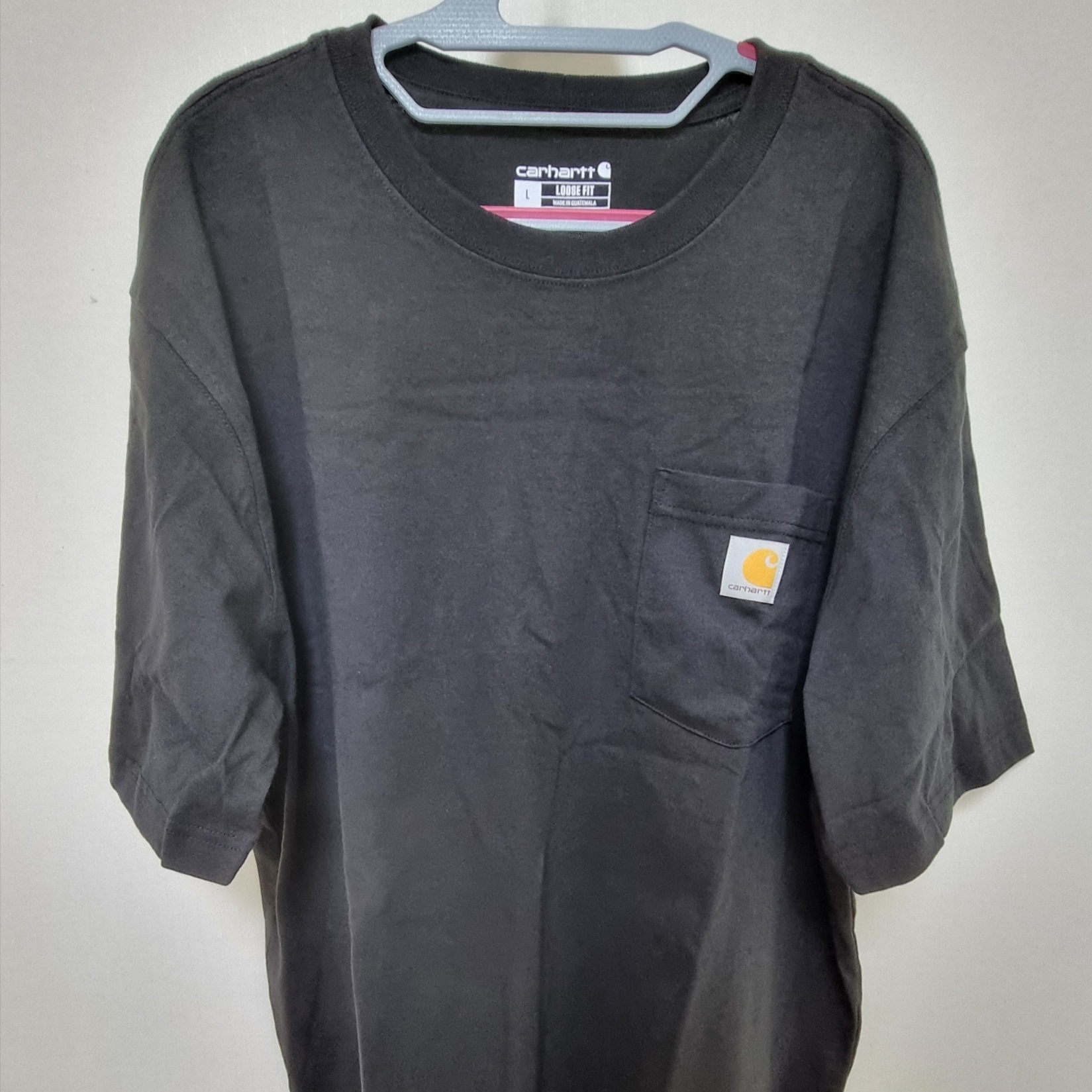 Carhartt Loose Fit Heavyweight Regular Short Sleeve Pocket T-Shirt Black 착용 스타일