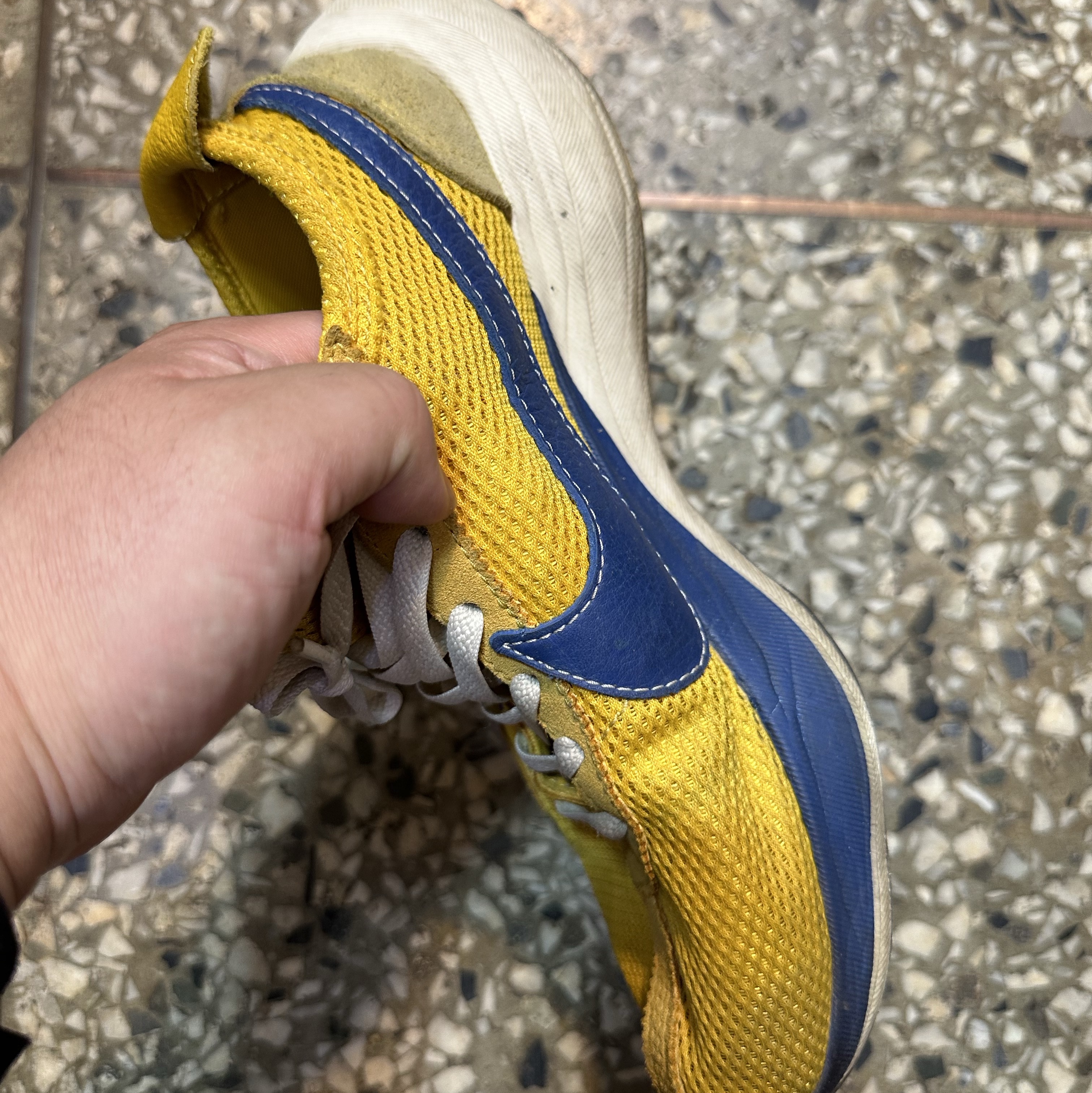 Nike Moon Racer Yellow Ochre Gym Blue 착용 스타일
