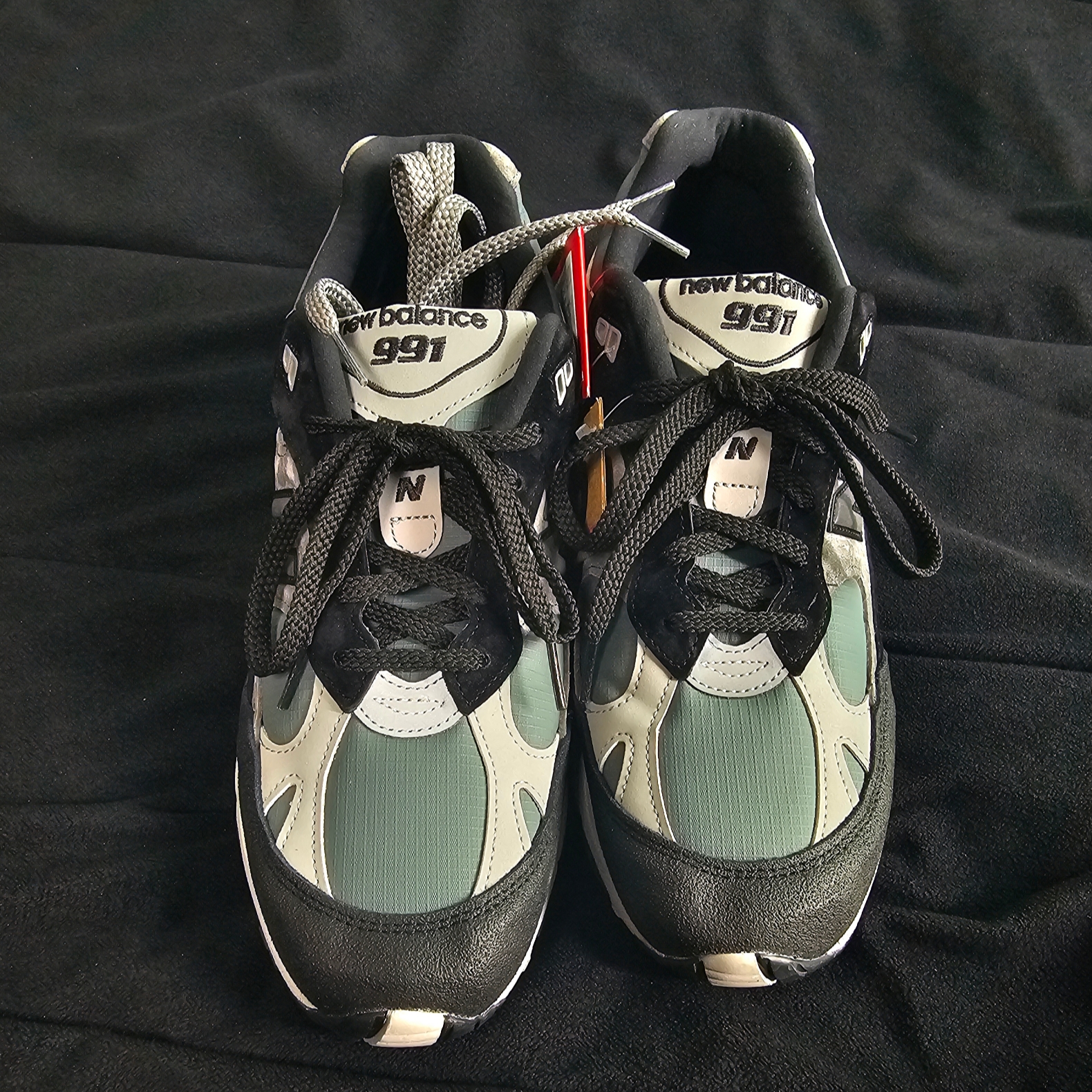 New Balance 991 Made in UK Black Grey 착용 스타일 - 2