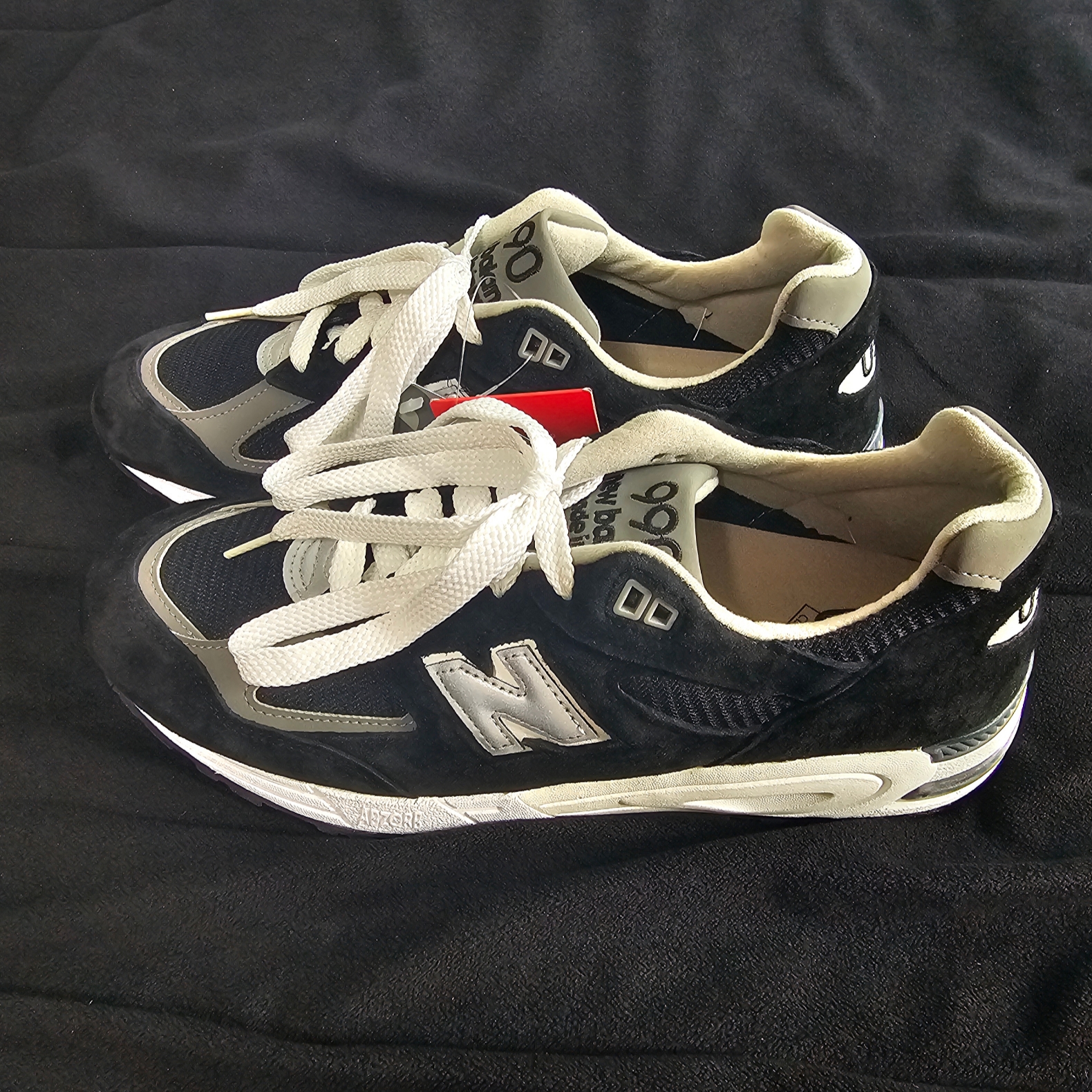 New Balance 990v2 Made in USA Black 착용 스타일 - 1