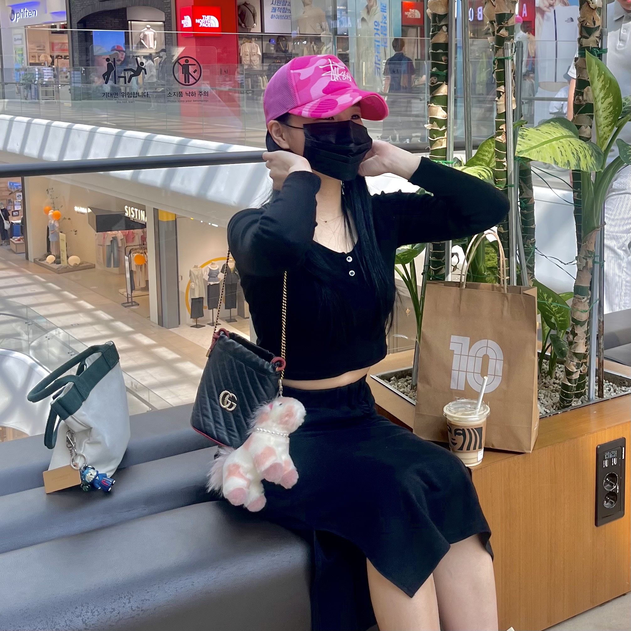 Stussy x BAPE Trucker Cap Pink 착용 스타일 - 3