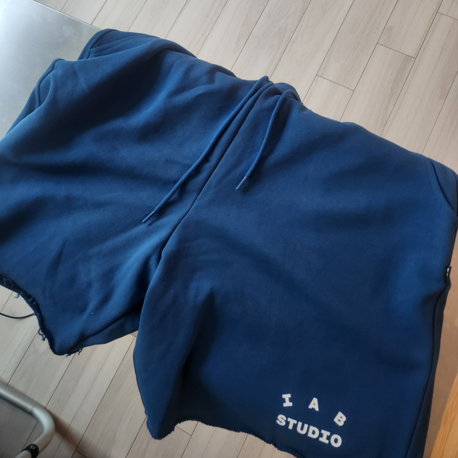 IAB Studio Heavy Sweatshorts Navy - 23FW 착용 스타일