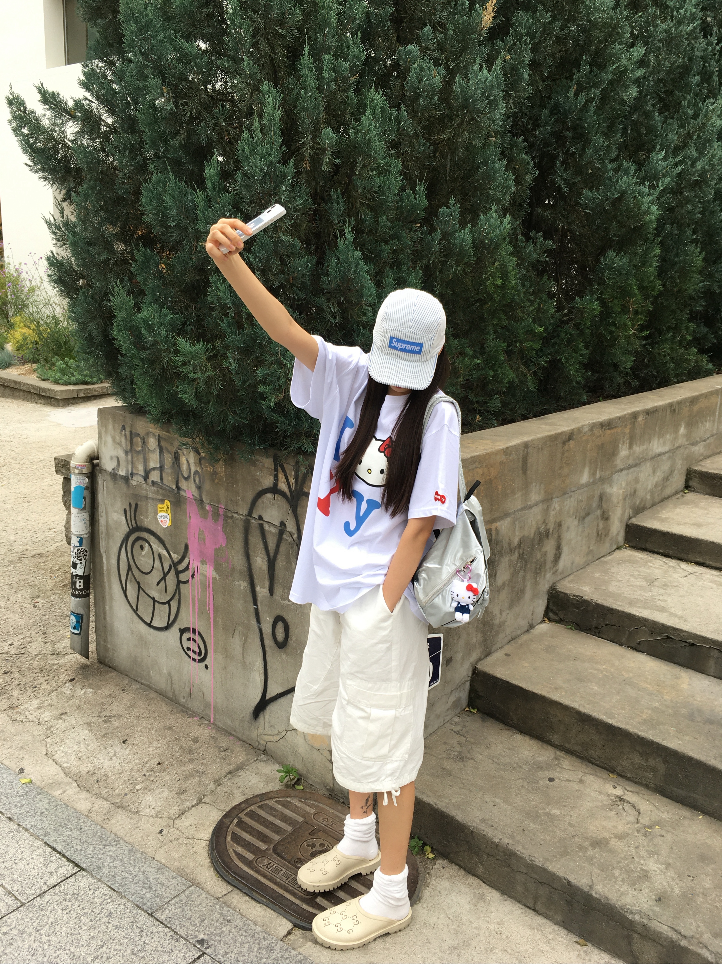Supreme 2-Tone Corduroy Camp Cap White - 23SS, Open Yy x Hello Kitty T-Shirt White 착용 스타일 - 1