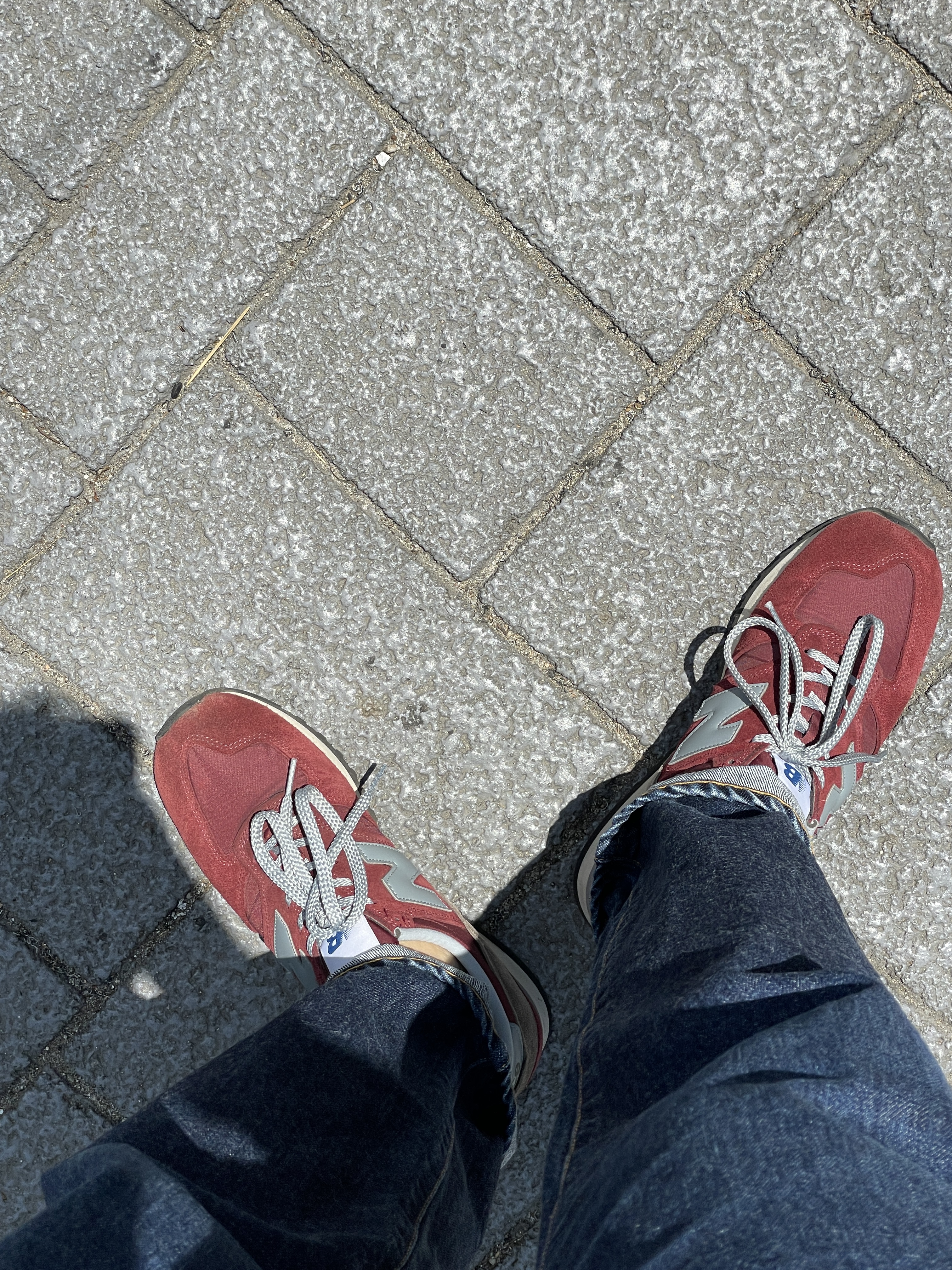 New Balance 730 Made in UK 40th Anniversary Burgundy 착용 스타일 - 2
