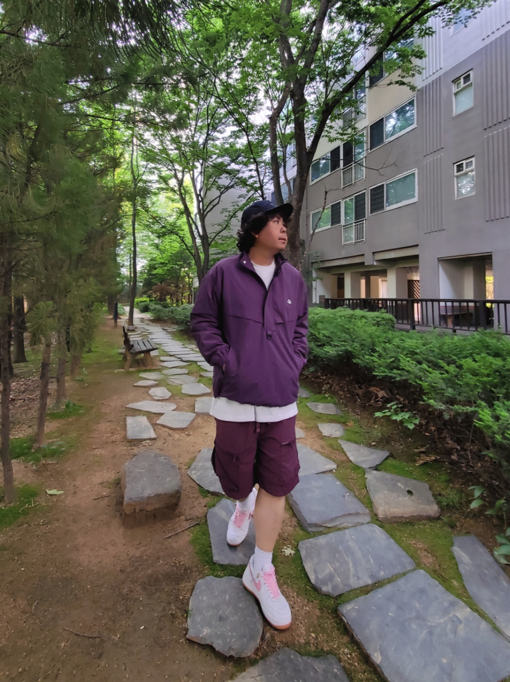 Nike Air Force 1 Low Retro Color of the Month White Pink, Essentials x New Era Retro Crown Strapback Navy 착용 스타일