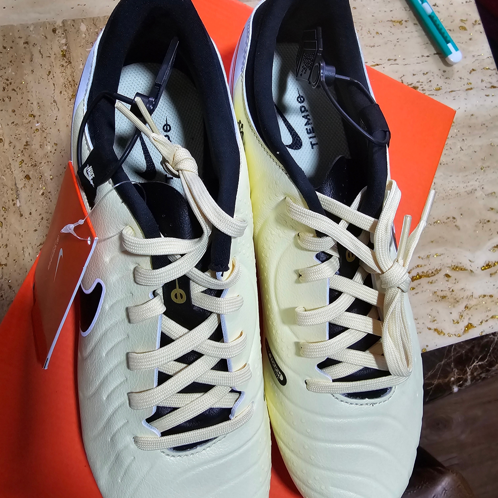 Nike Tiempo Legend 10 Academy HG Lemonade Black 착용 스타일 - 4