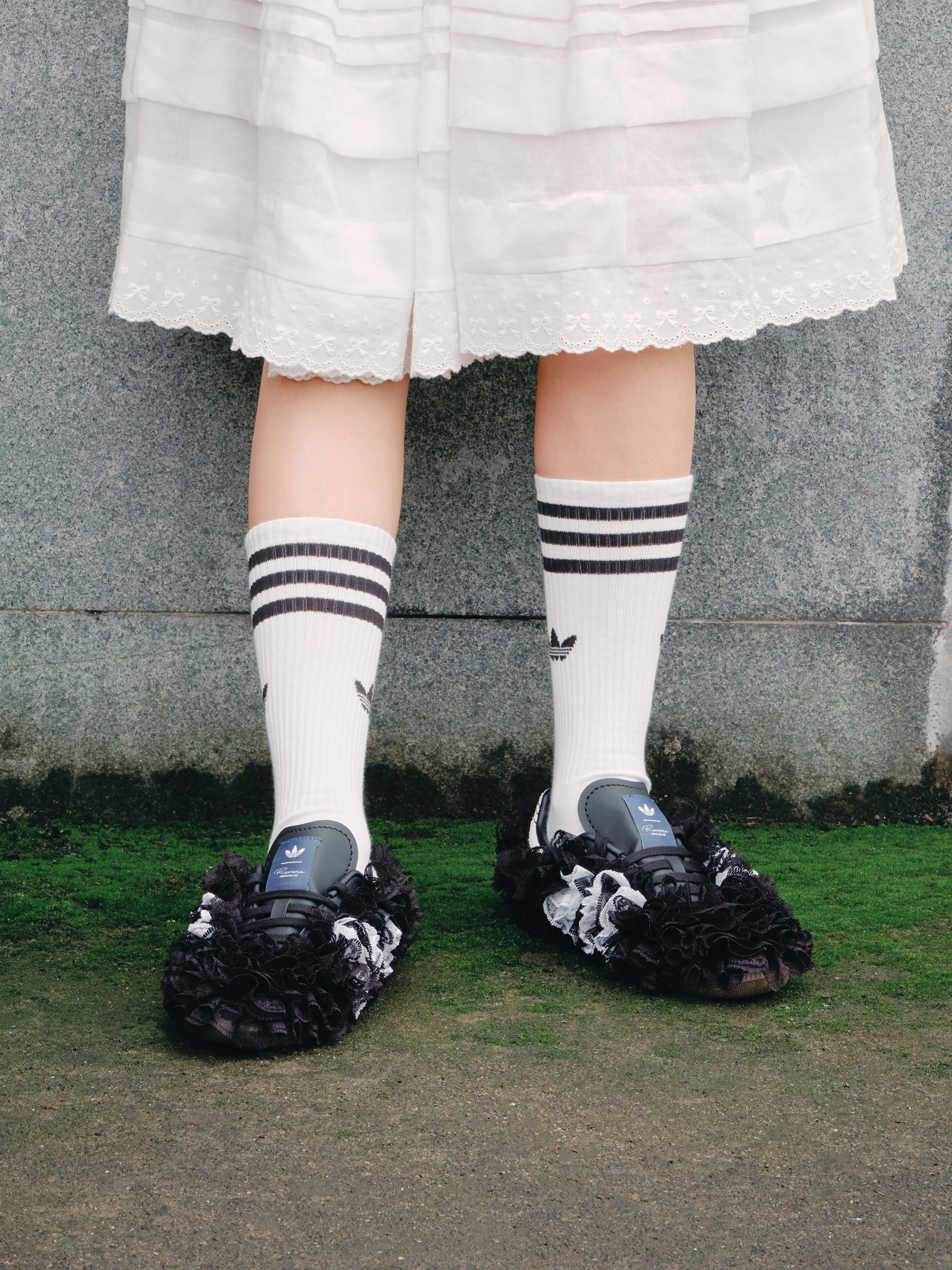 Caroline Hu x Adidas Women Samba Satin Pink - 24FW, Caroline Hu x Adidas Women Samba Lace Black - 24FW 착용 스타일 - 4