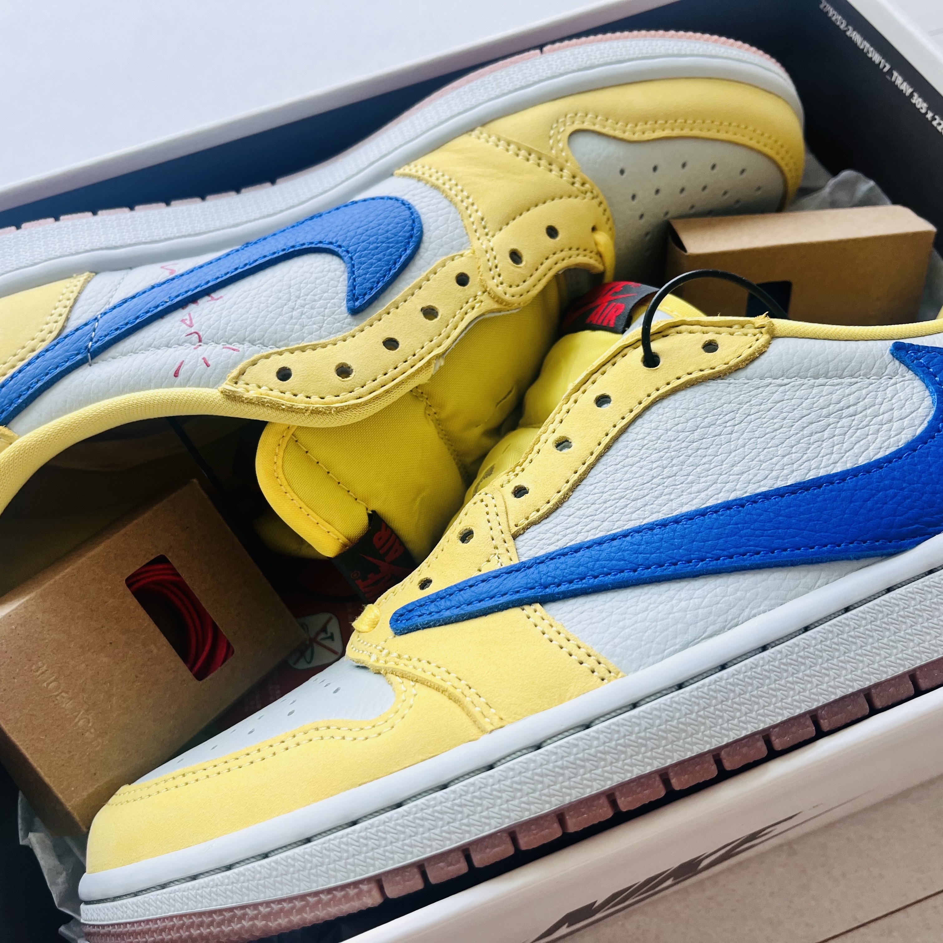 (W) Jordan 1 x Travis Scott Retro Low OG SP Canary 착용 스타일
