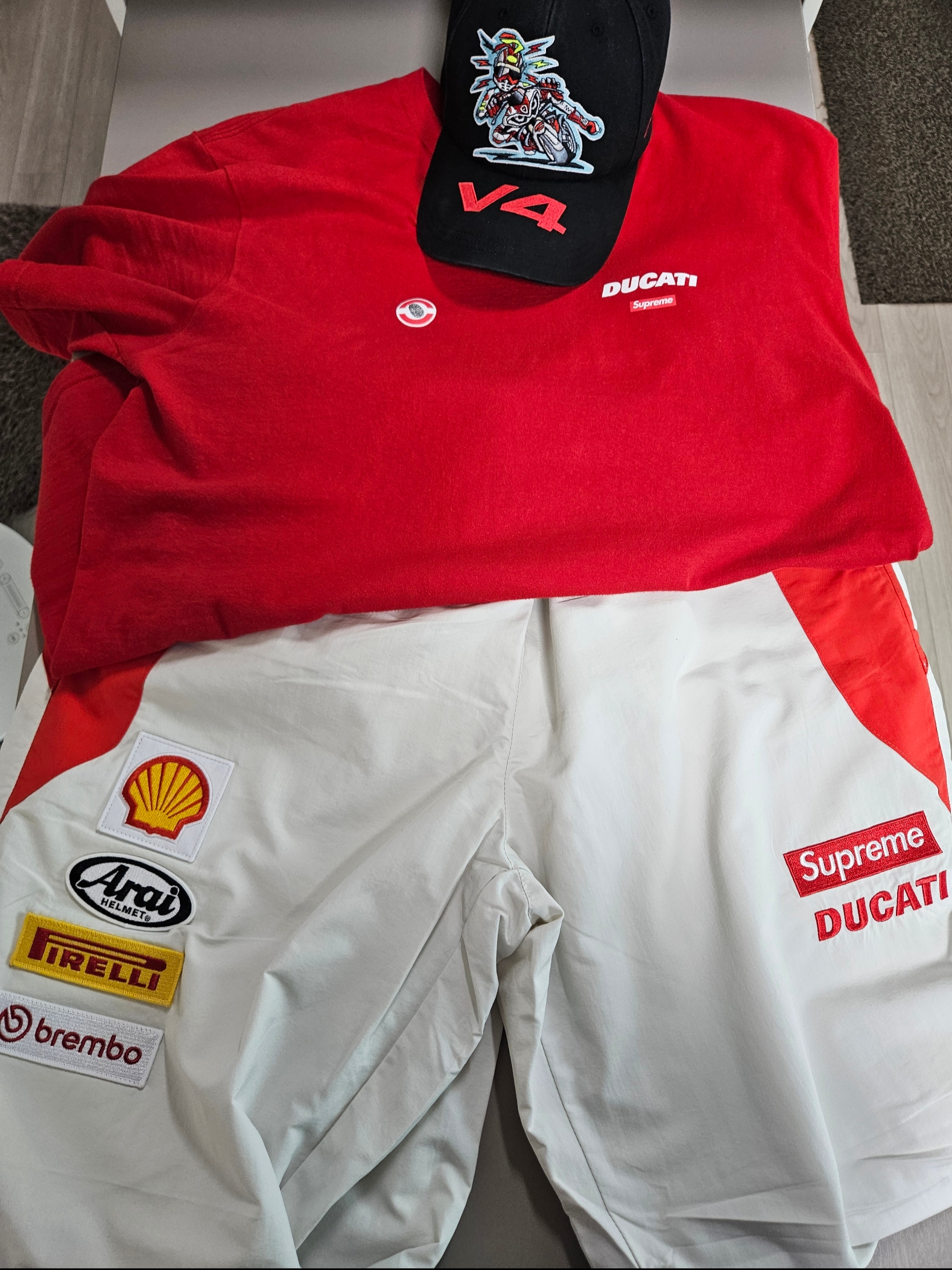 Supreme x Ducati Track Pants Light Grey - 24SS, Supreme x Ducati Logos T-Shirt Red - 24SS 착용 스타일 - 4
