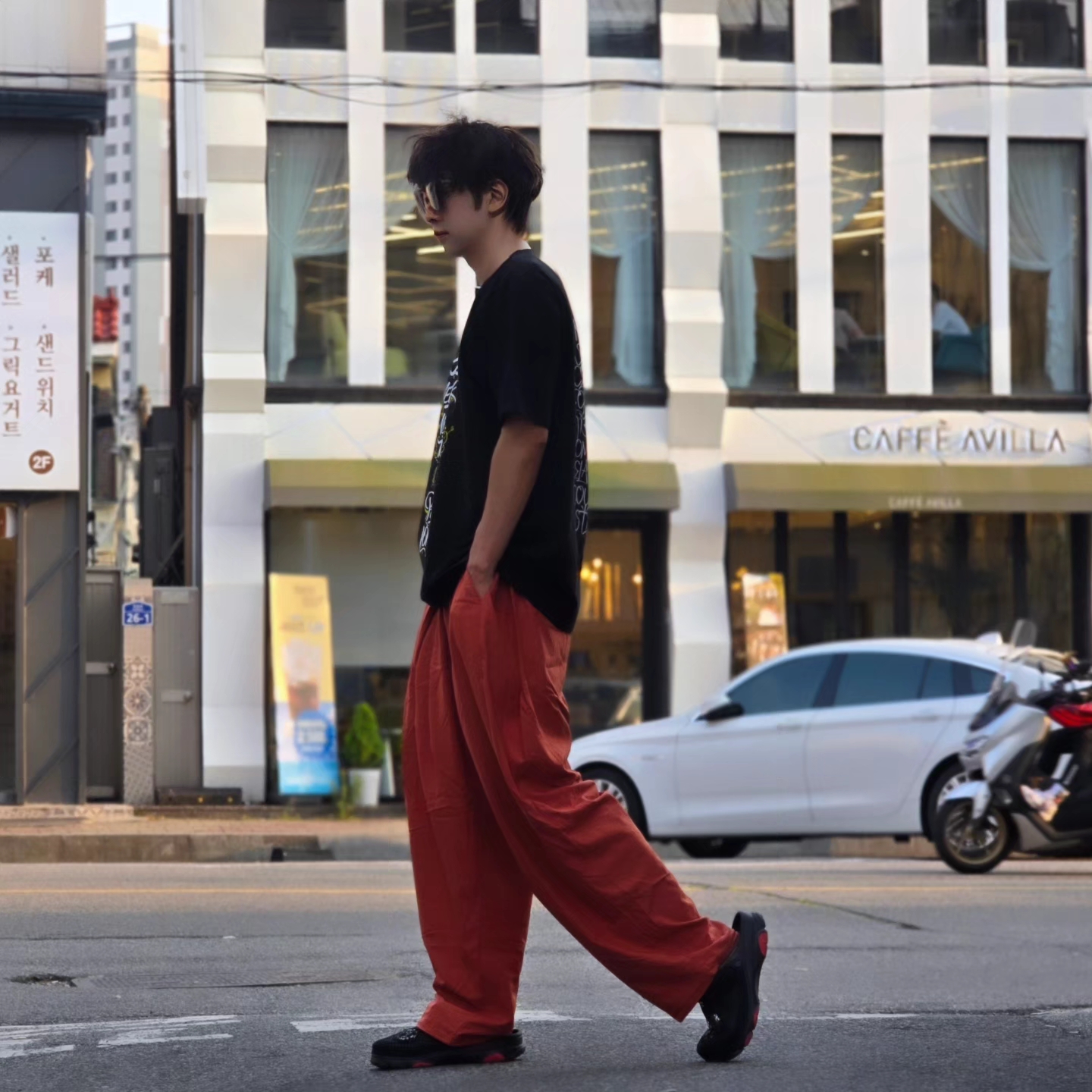 Stussy x Born X Raised Handstyles T-Shirt Black, Crocs x Staple Classic All Terrain Clog Black 착용 스타일 - 6