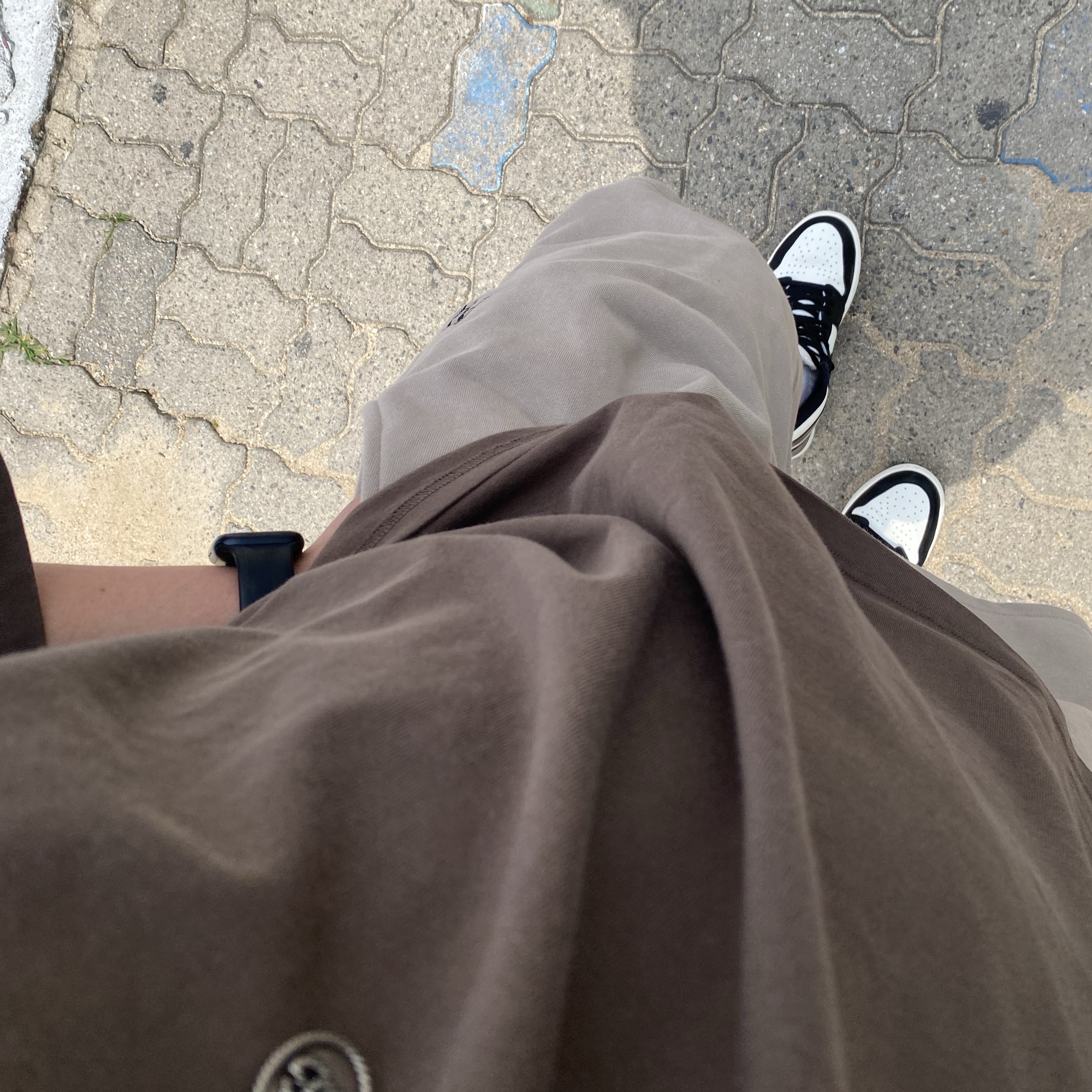 Jordan x Travis Scott T-Shirts Palomino (DZ5510-274), Jordan 1 Retro High OG Black Mocha 착용 스타일