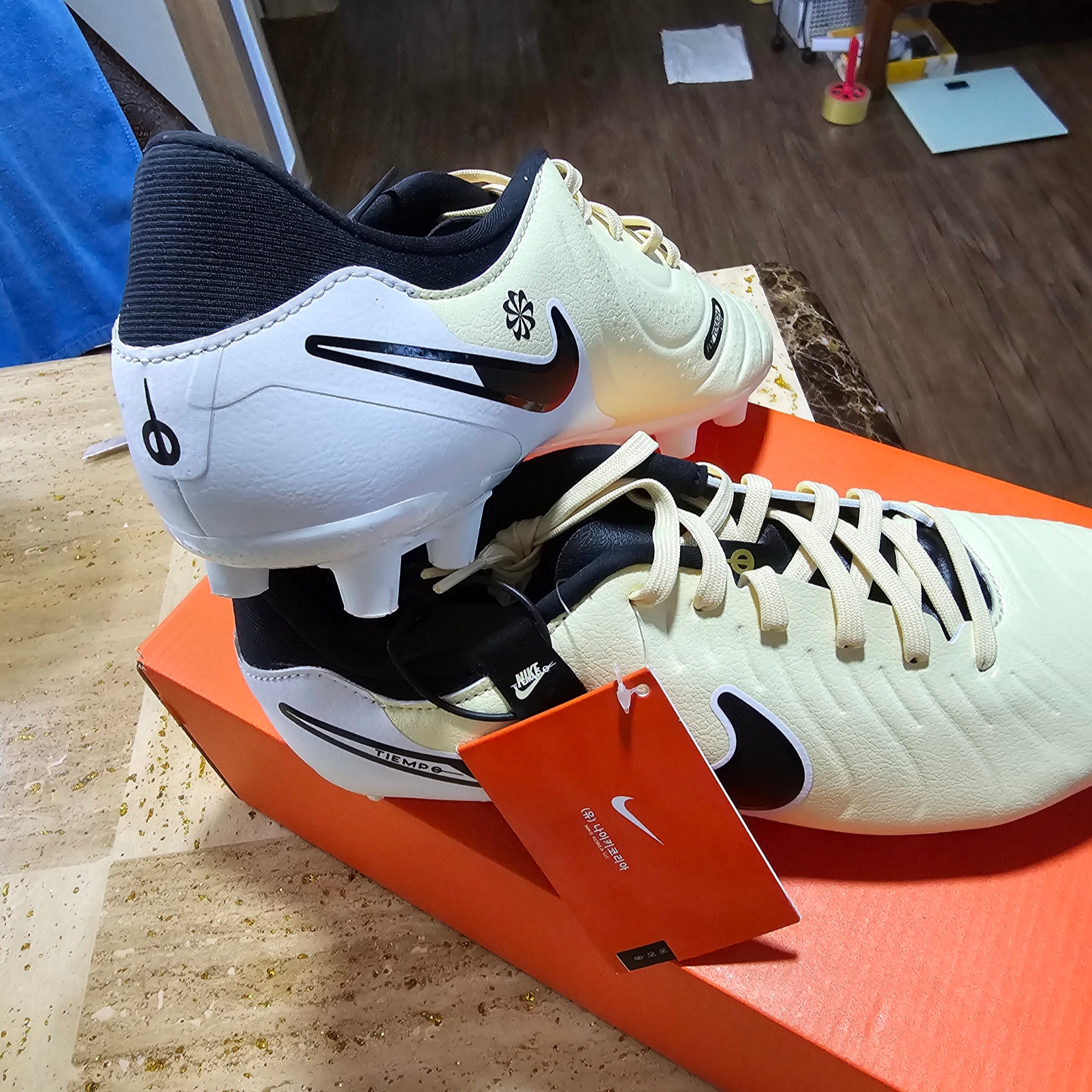 Nike Tiempo Legend 10 Academy HG Lemonade Black 착용 스타일 - 2