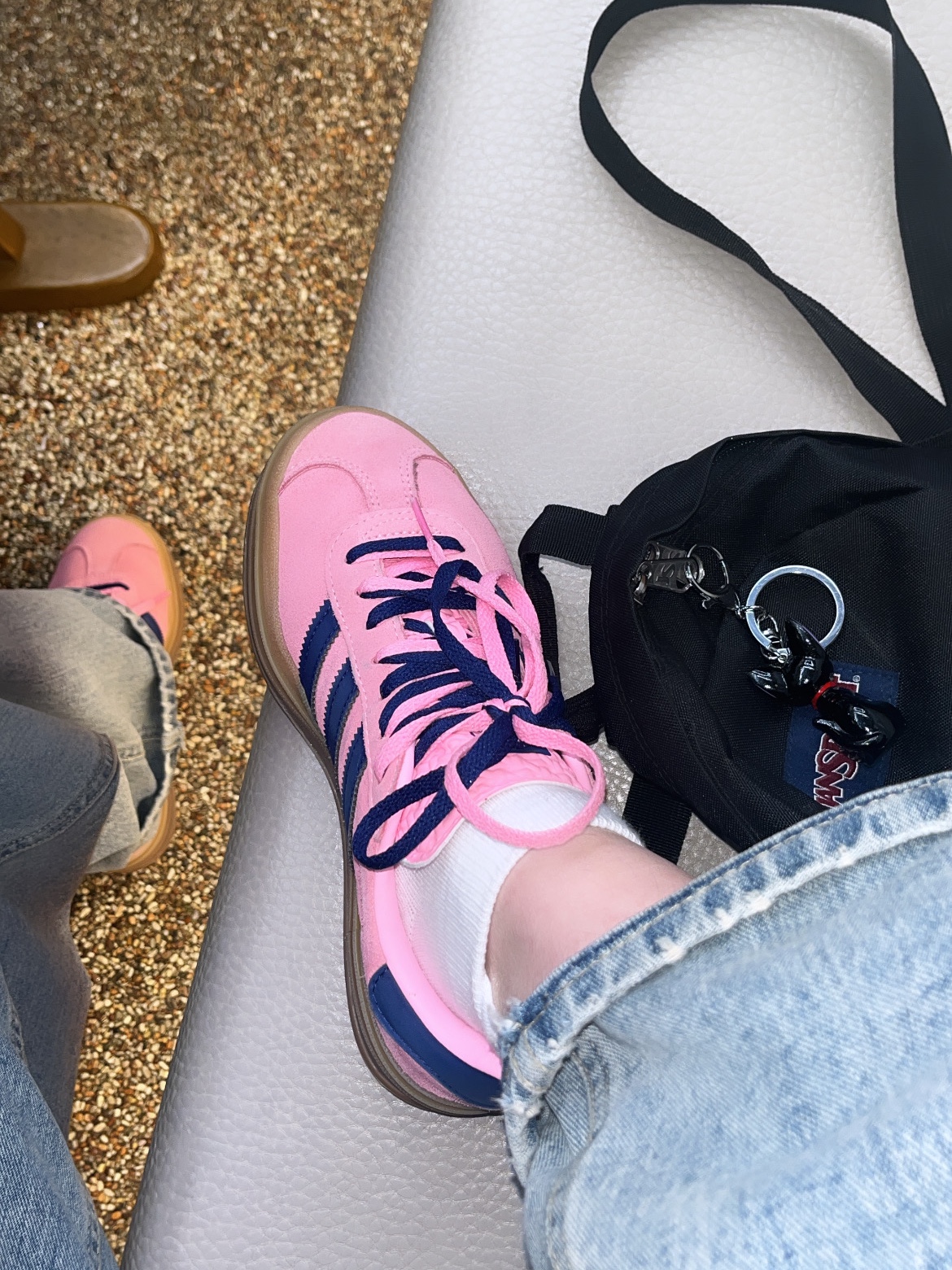 (W) Adidas Gazelle Bold Pink Glow Victory Blue, Jansport Half Pint Mini Backpack Black 착용 스타일 - 2